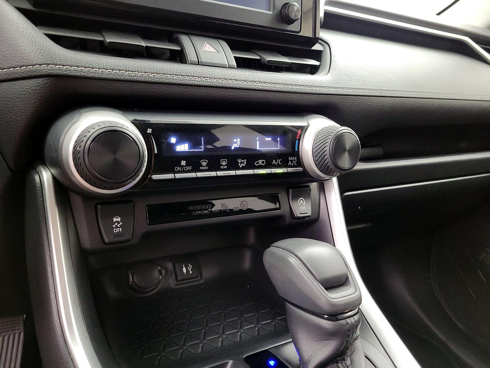 Thumbnail: 2019 Toyota RAV4 - 15