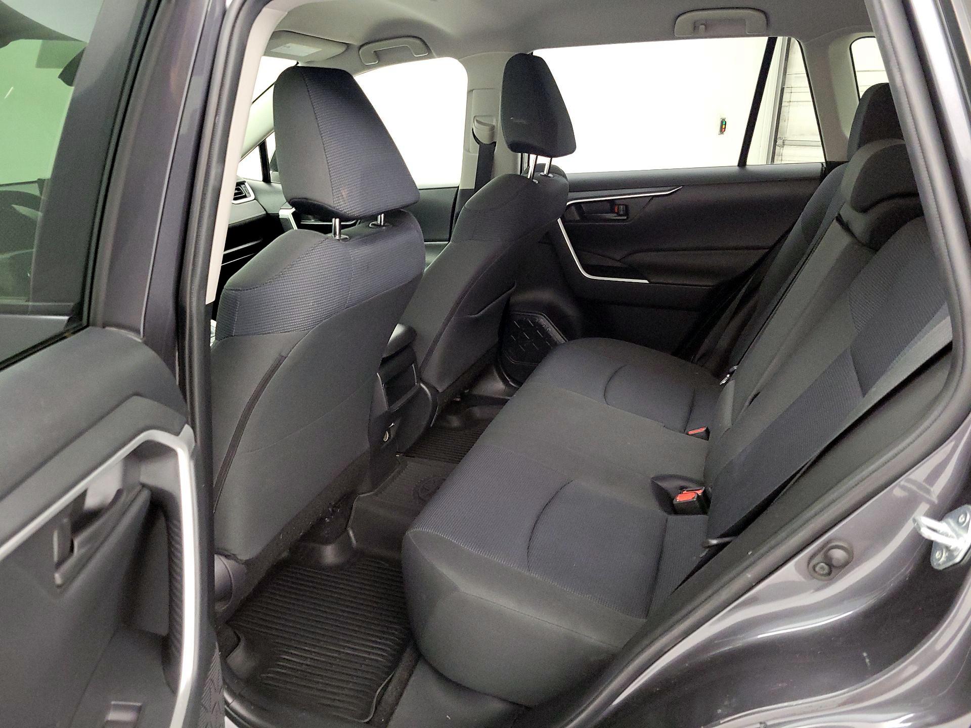 Thumbnail: 2019 Toyota RAV4 - 17