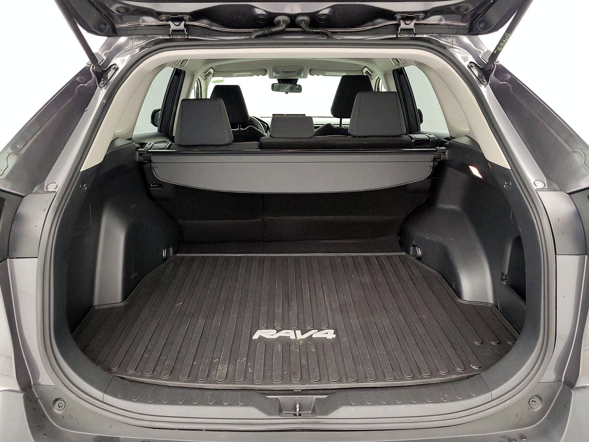 Thumbnail: 2019 Toyota RAV4 - 18
