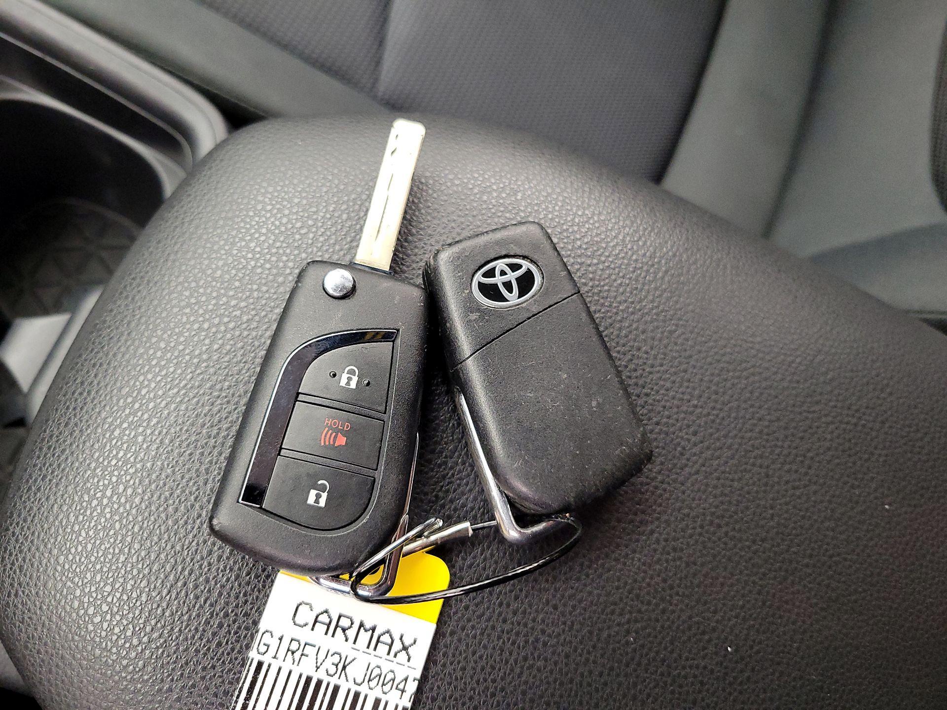 Thumbnail: 2019 Toyota RAV4 - 20