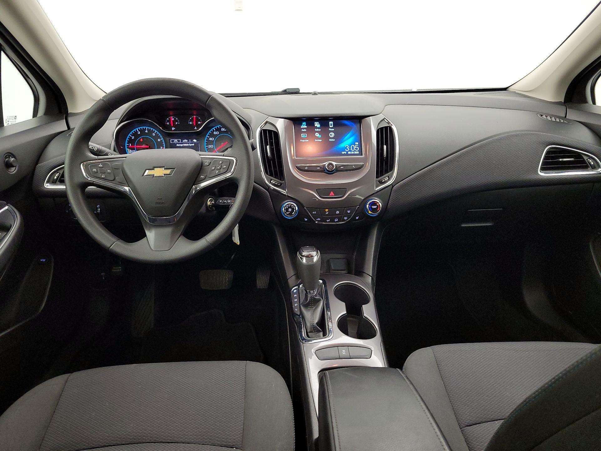 Thumbnail: 2018 Chevrolet Cruze - 9