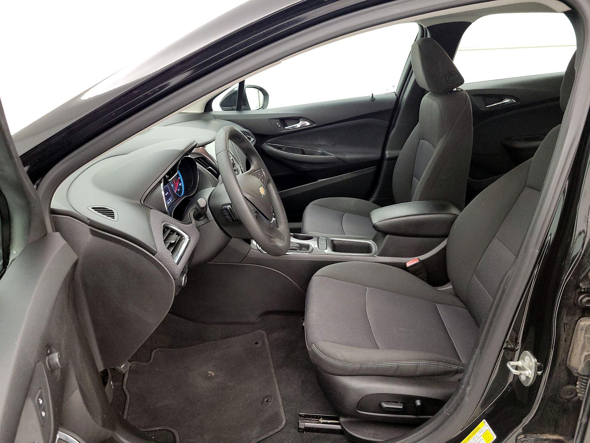 Thumbnail: 2018 Chevrolet Cruze - 11