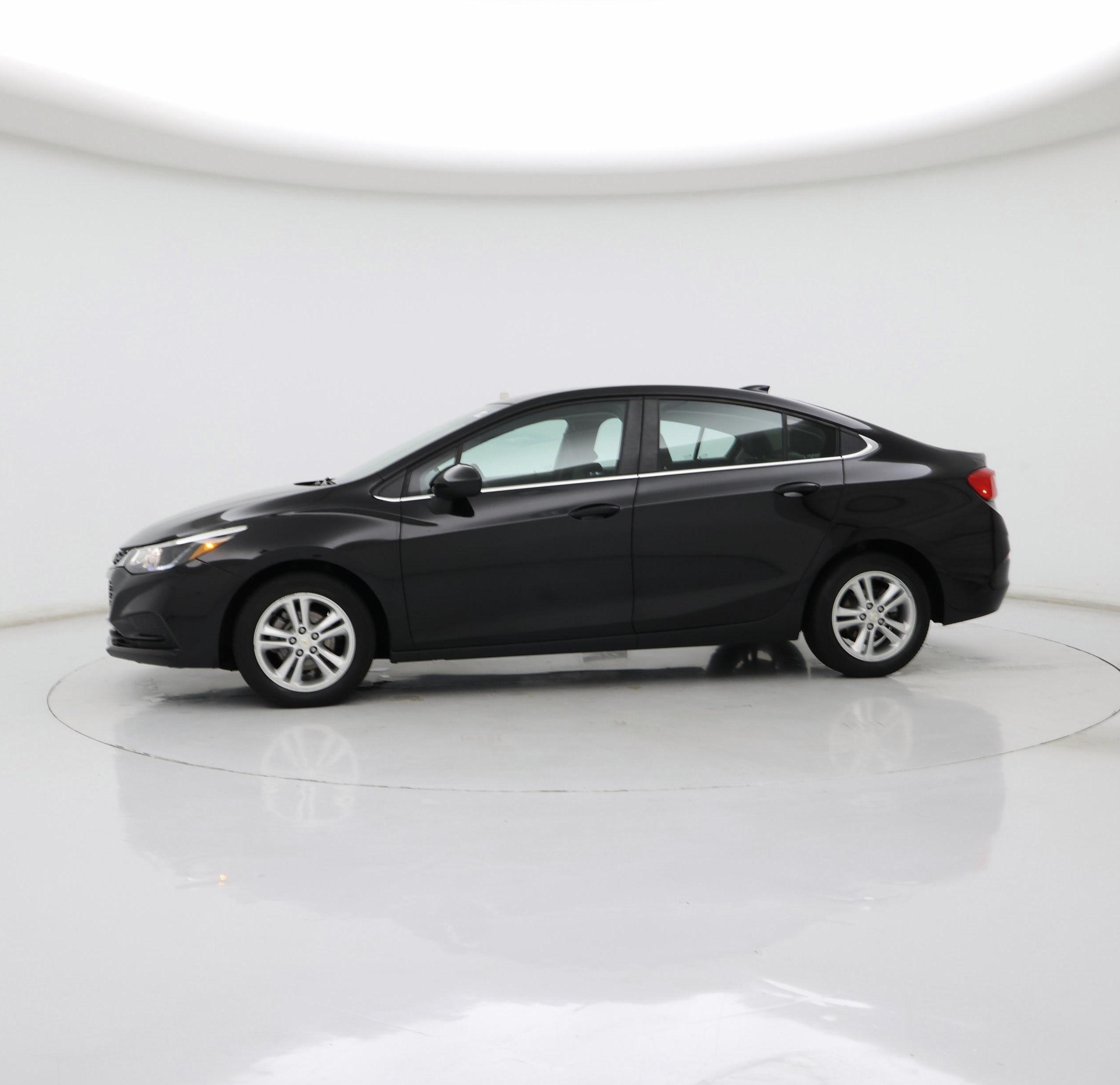 Thumbnail: 2018 Chevrolet Cruze - 3