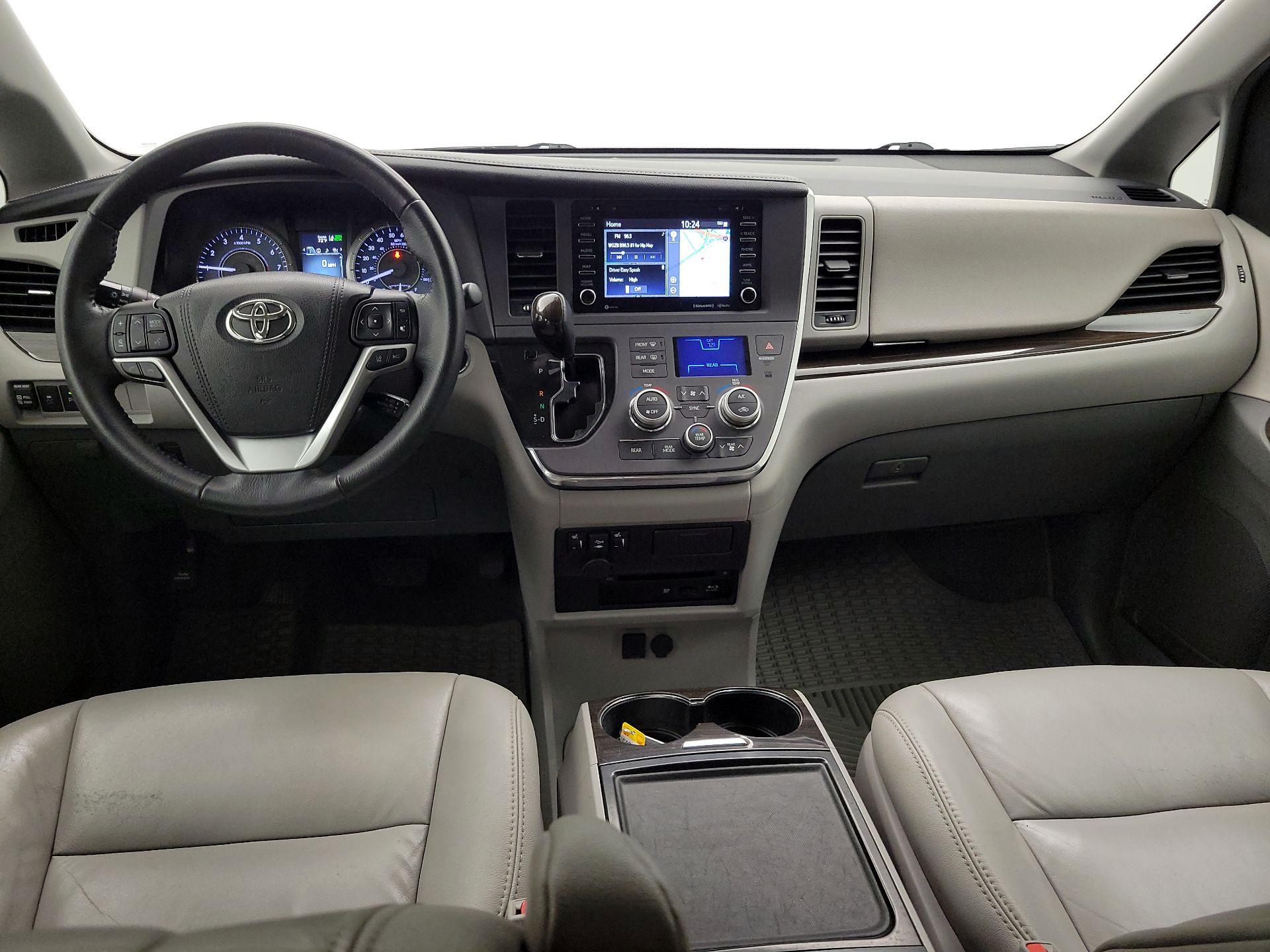 Thumbnail: 2018 Toyota Sienna - 9