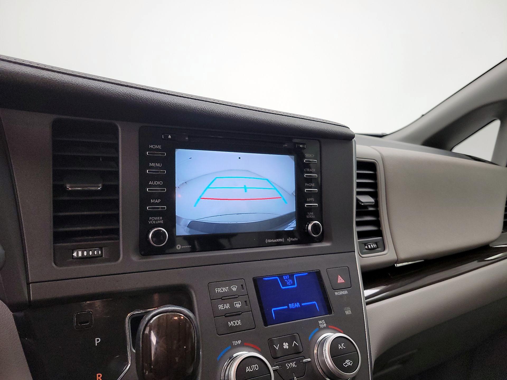 Thumbnail: 2018 Toyota Sienna - 13