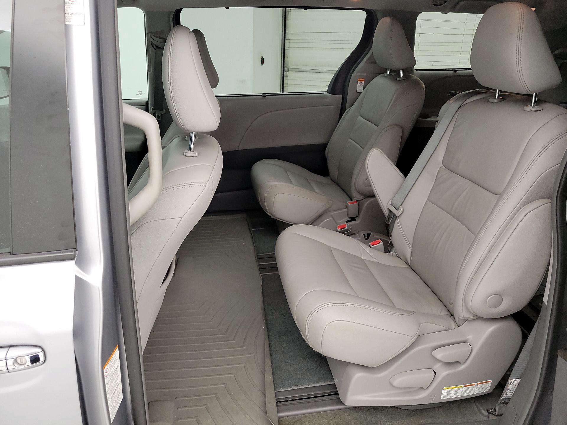 Thumbnail: 2018 Toyota Sienna - 17