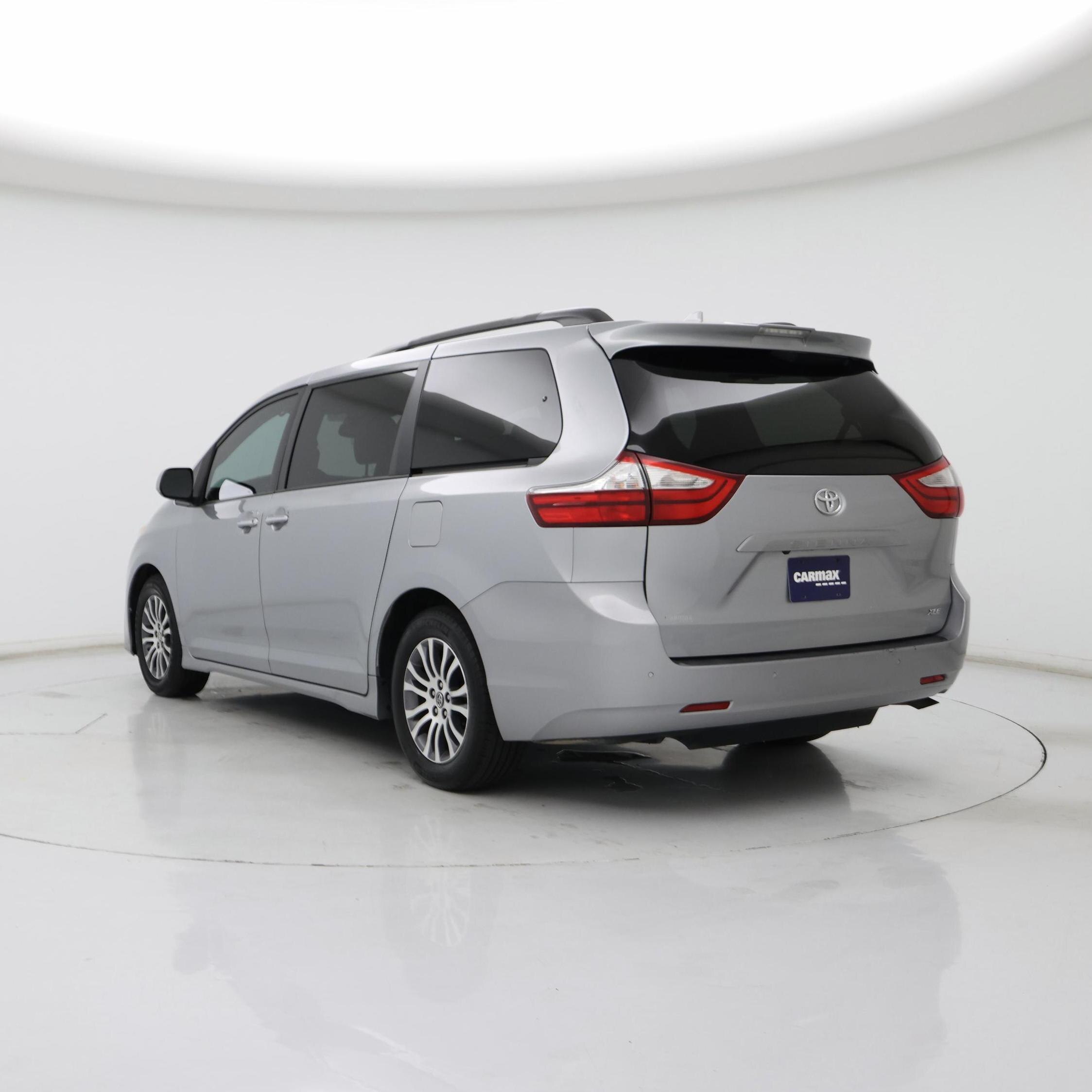 Thumbnail: 2018 Toyota Sienna - 2