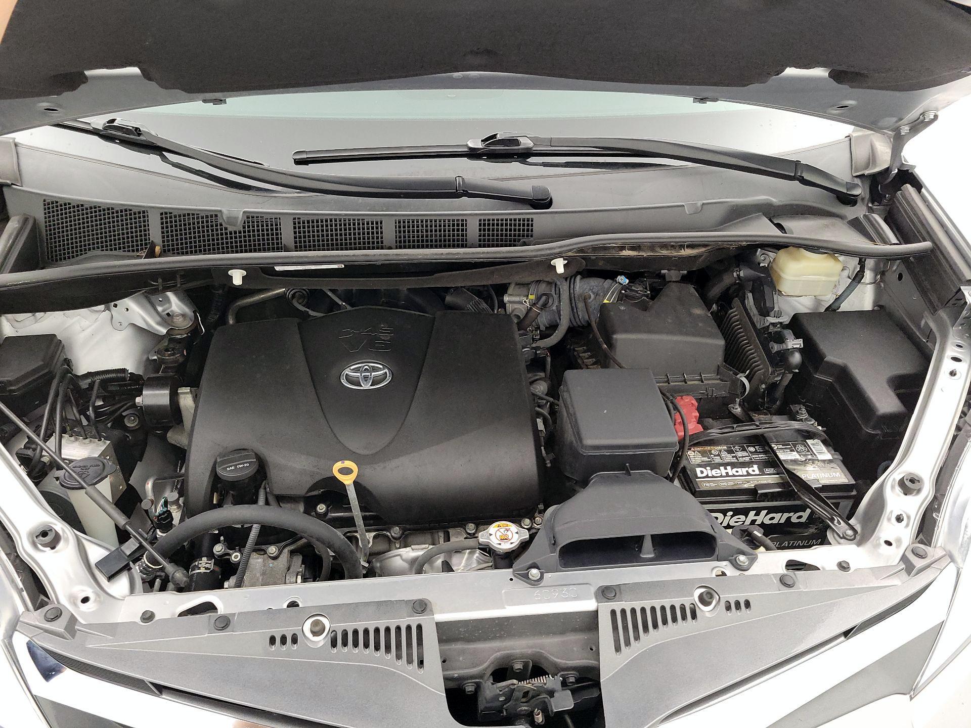 Thumbnail: 2018 Toyota Sienna - 19