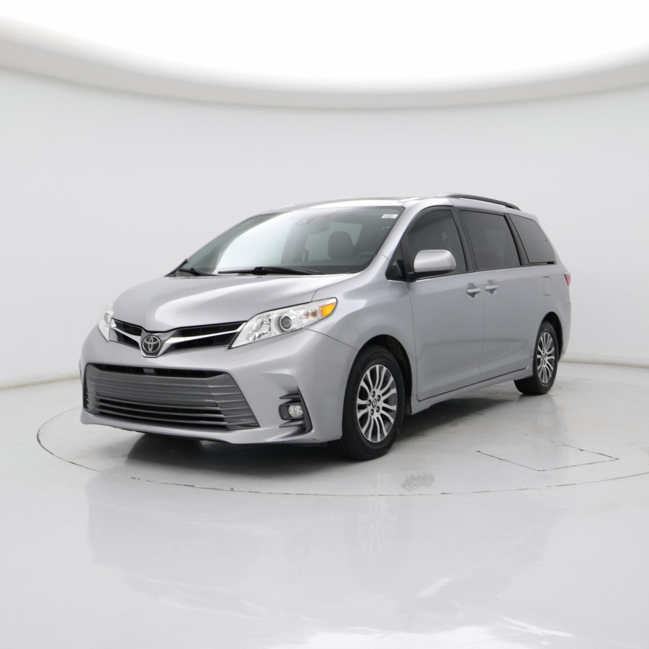 Thumbnail: 2018 Toyota Sienna - 4