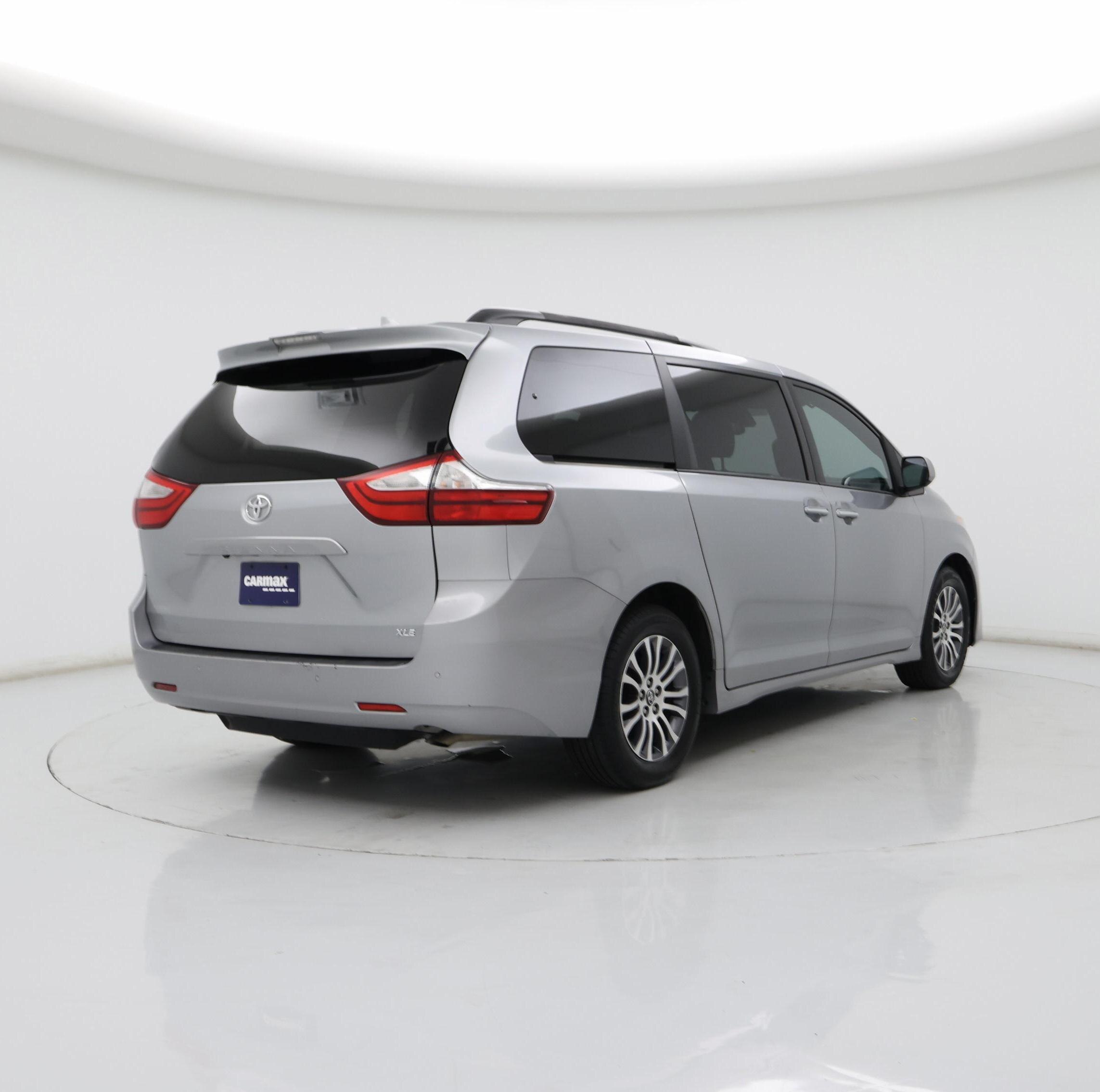 Thumbnail: 2018 Toyota Sienna - 8