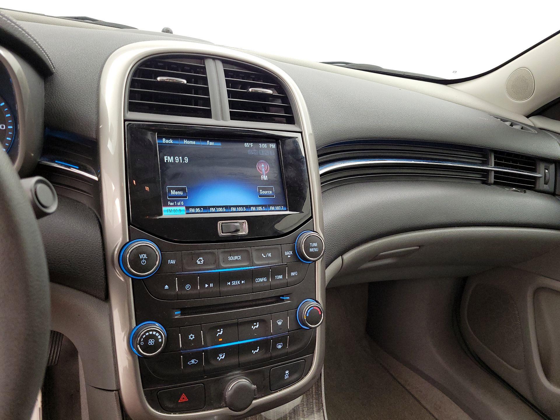 Thumbnail: 2015 Chevrolet Malibu - 14