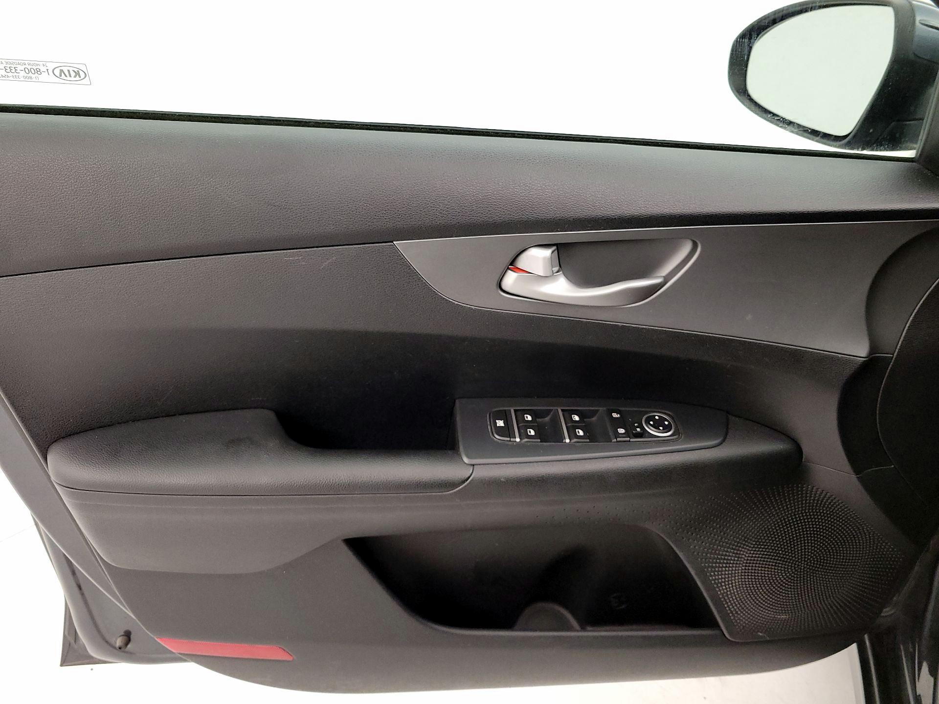 Thumbnail: 2019 Kia Forte - 12