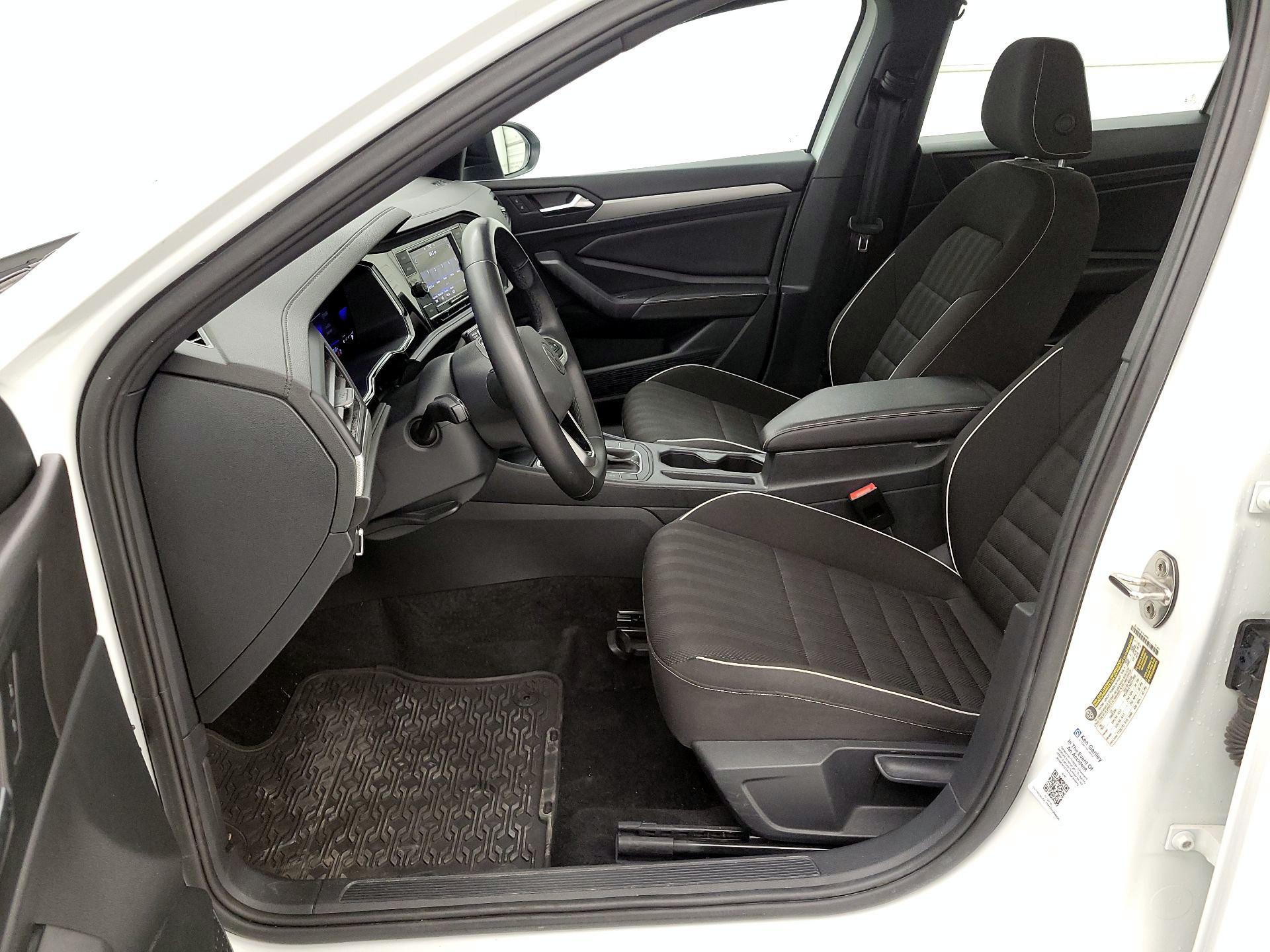Thumbnail: 2024 Volkswagen Jetta - 11