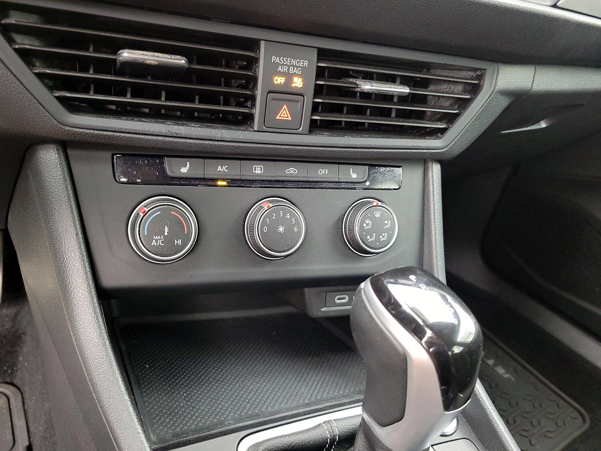 Thumbnail: 2024 Volkswagen Jetta - 15