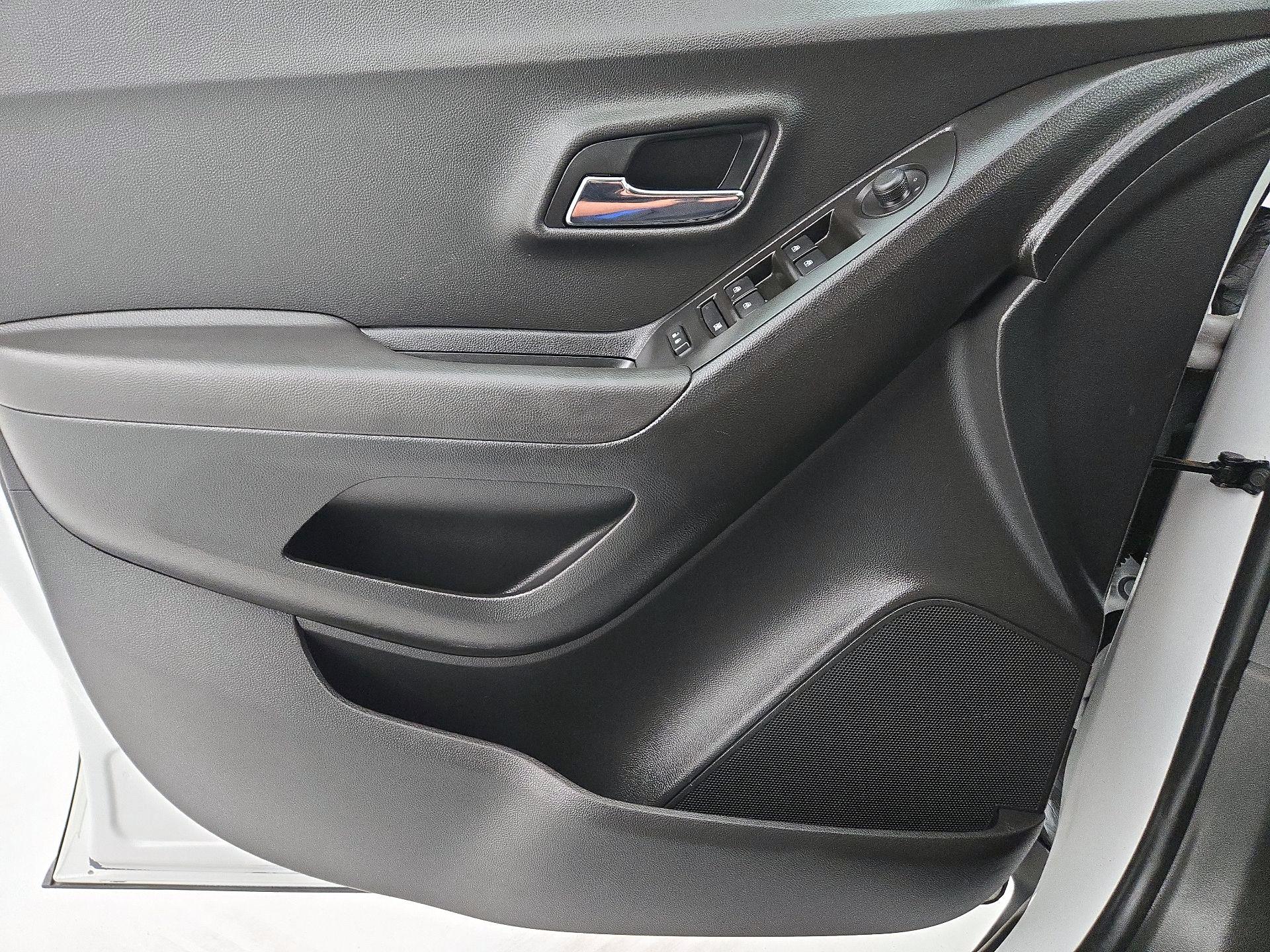 Thumbnail: 2020 Chevrolet Trax - 12