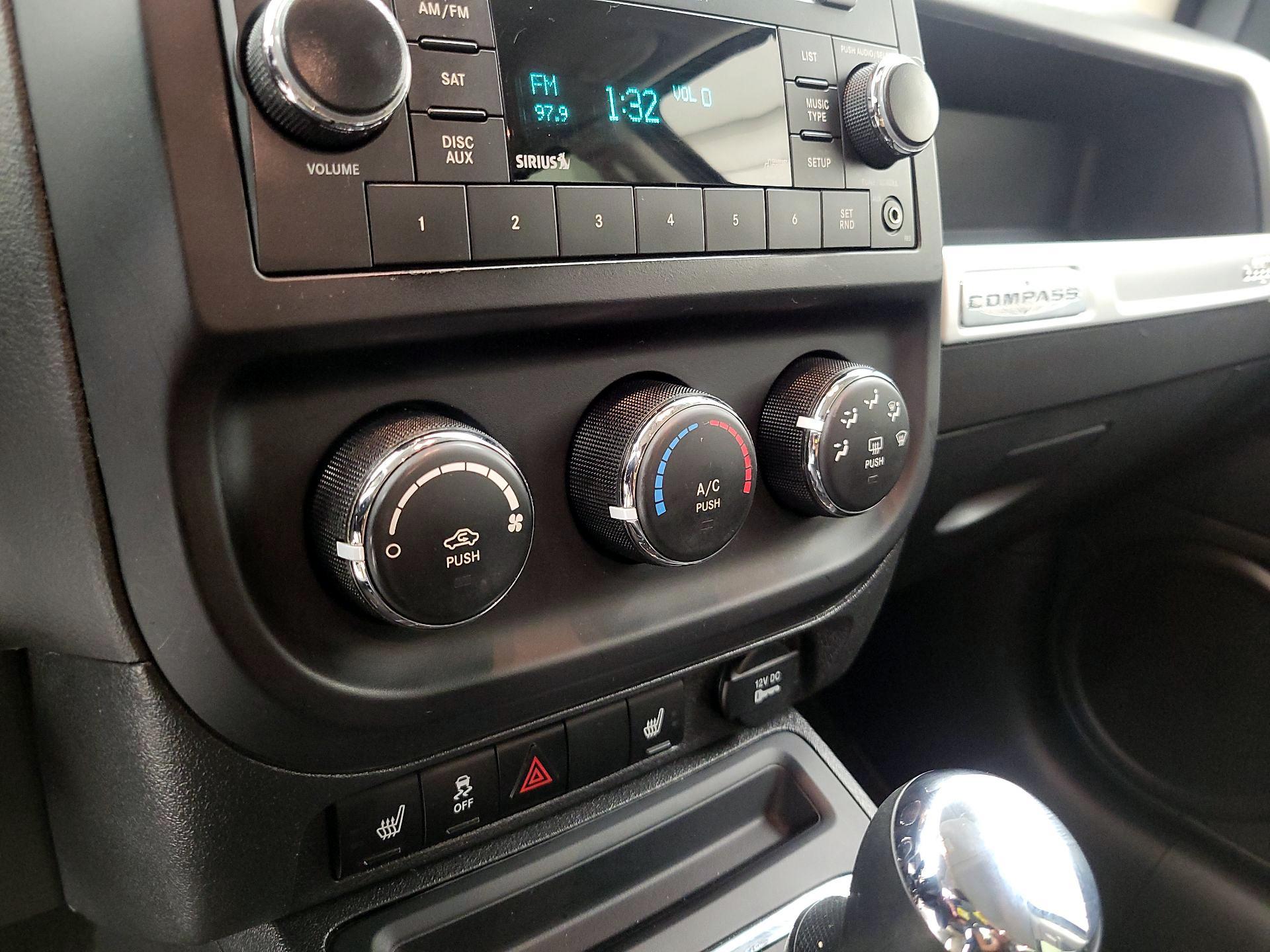 Thumbnail: 2015 Jeep Compass - 14