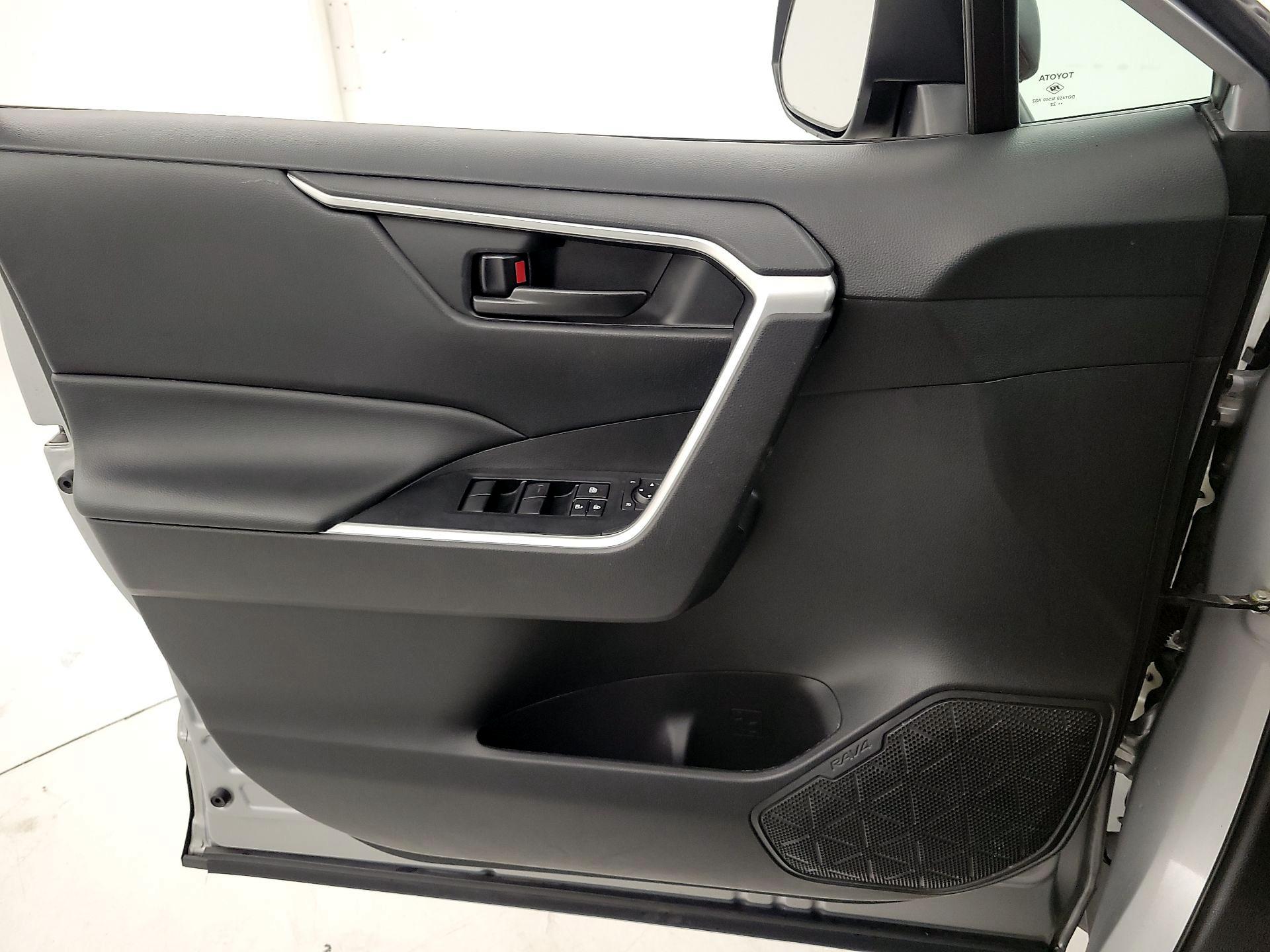 Thumbnail: 2022 Toyota RAV4 - 12