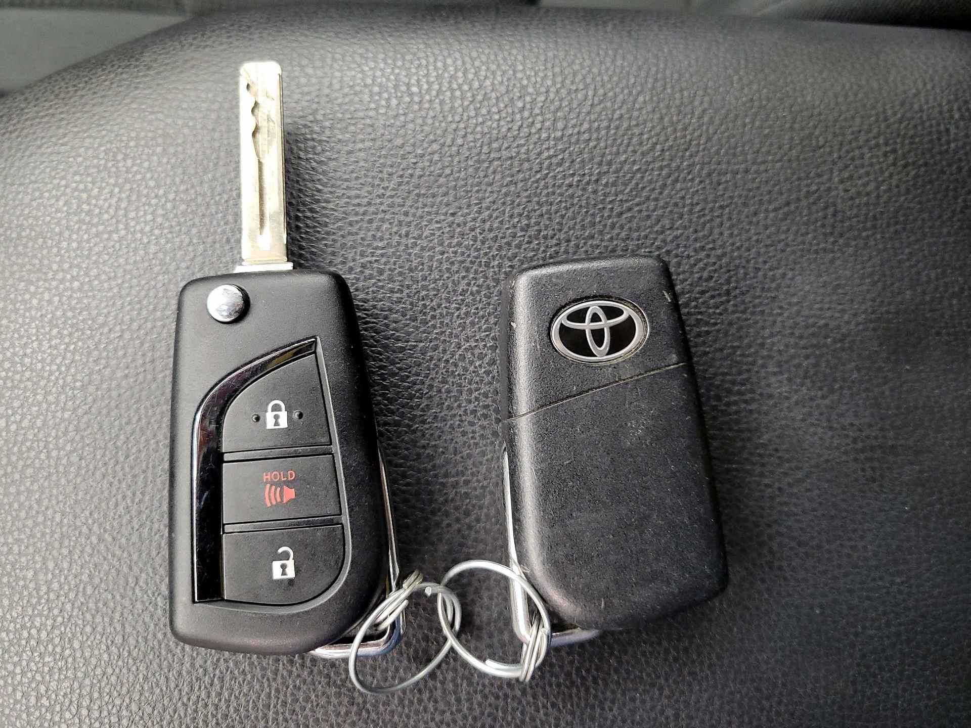 Thumbnail: 2022 Toyota RAV4 - 19