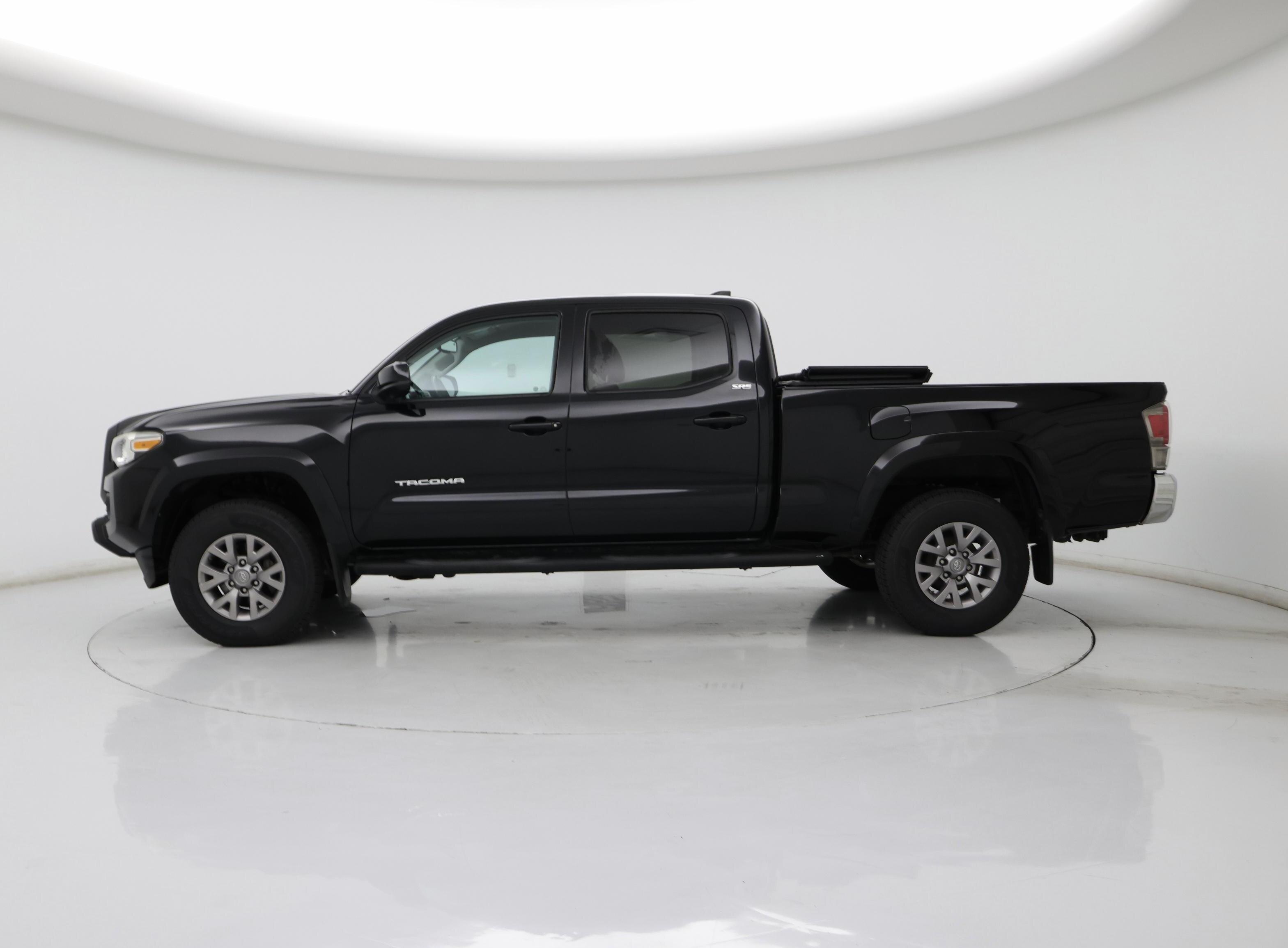 Thumbnail: 2018 Toyota Tacoma - 3