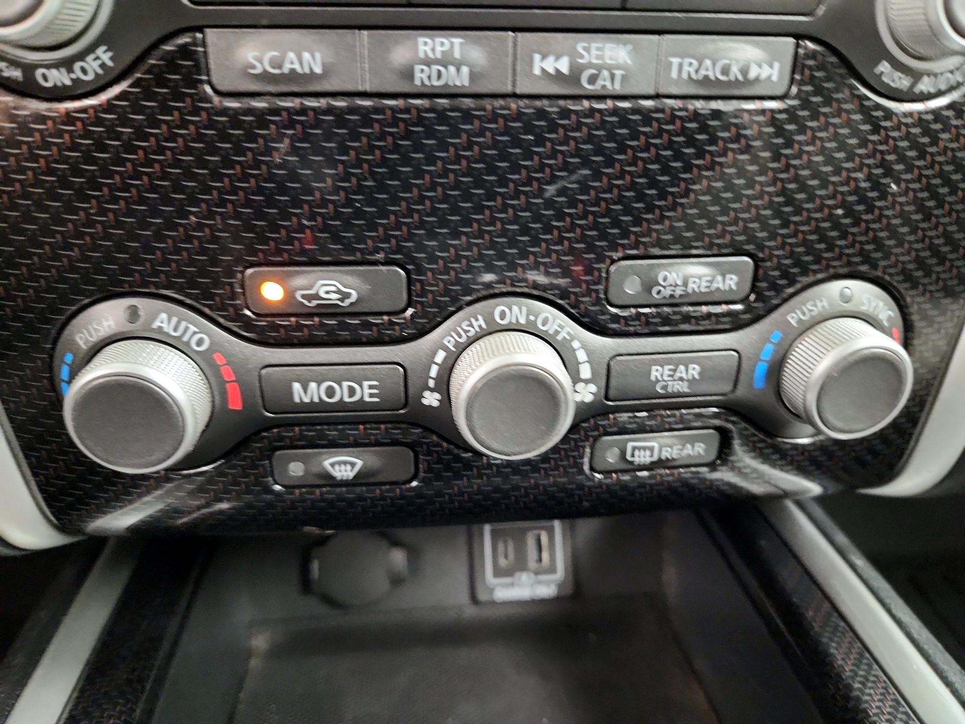 Thumbnail: 2019 Nissan Pathfinder - 17