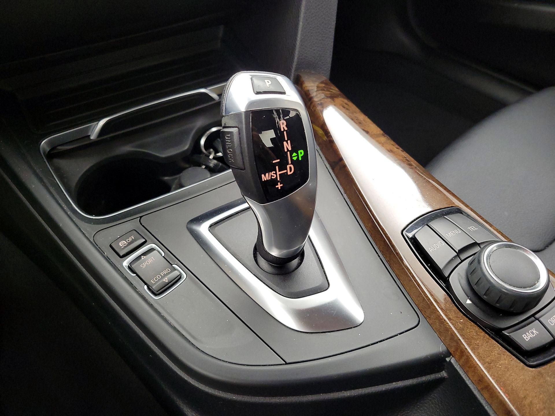 Thumbnail: 2016 BMW 3 Series - 16