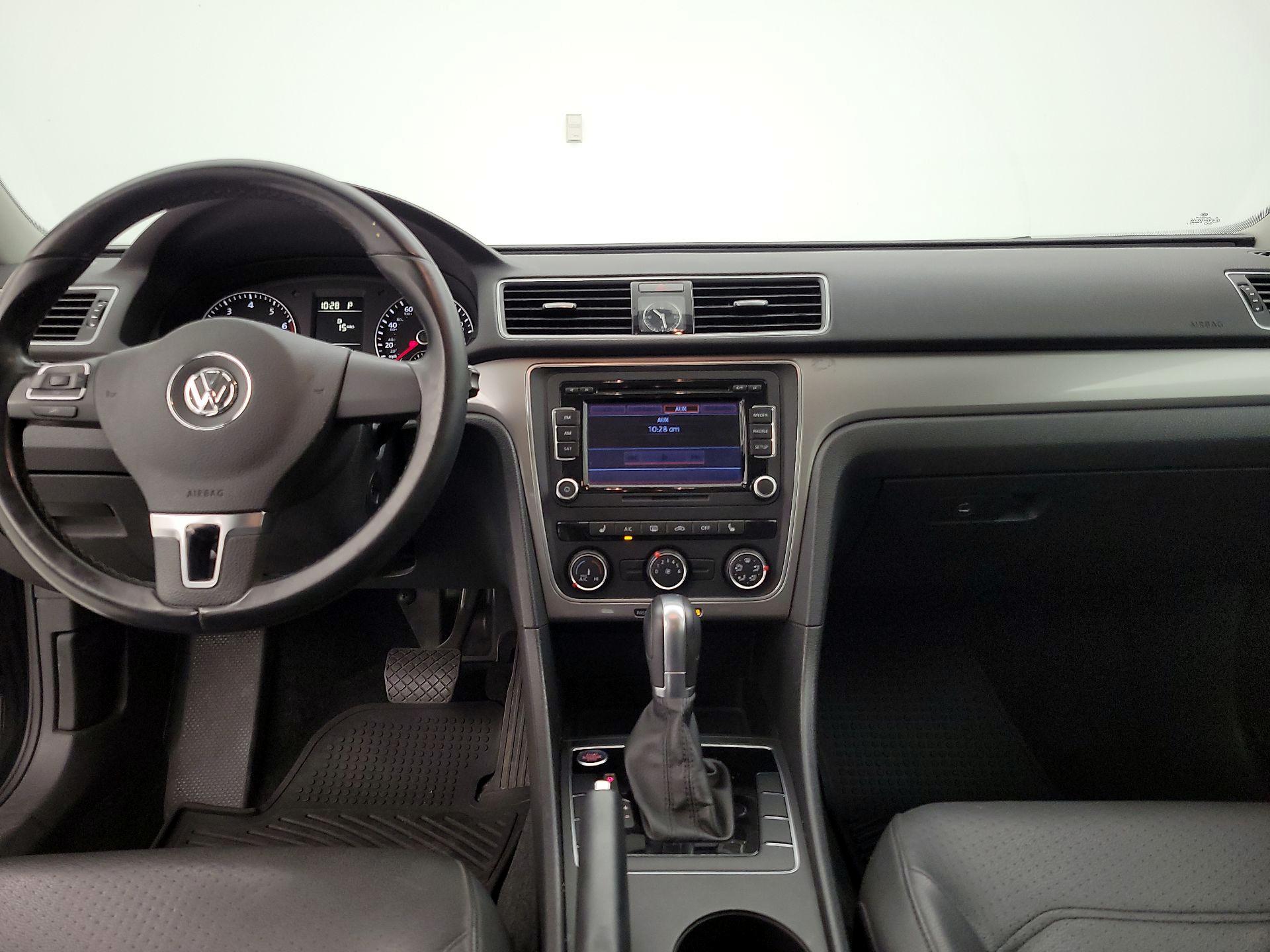 Thumbnail: 2015 Volkswagen Passat - 9