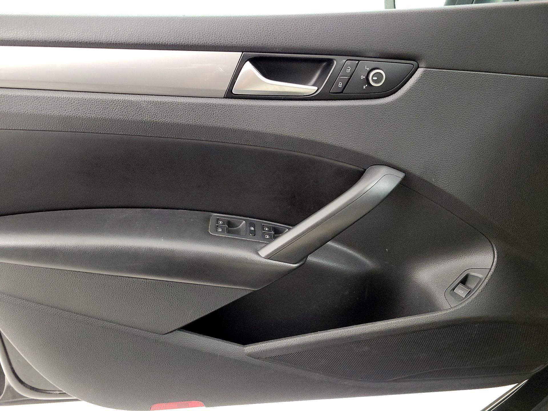 Thumbnail: 2015 Volkswagen Passat - 12