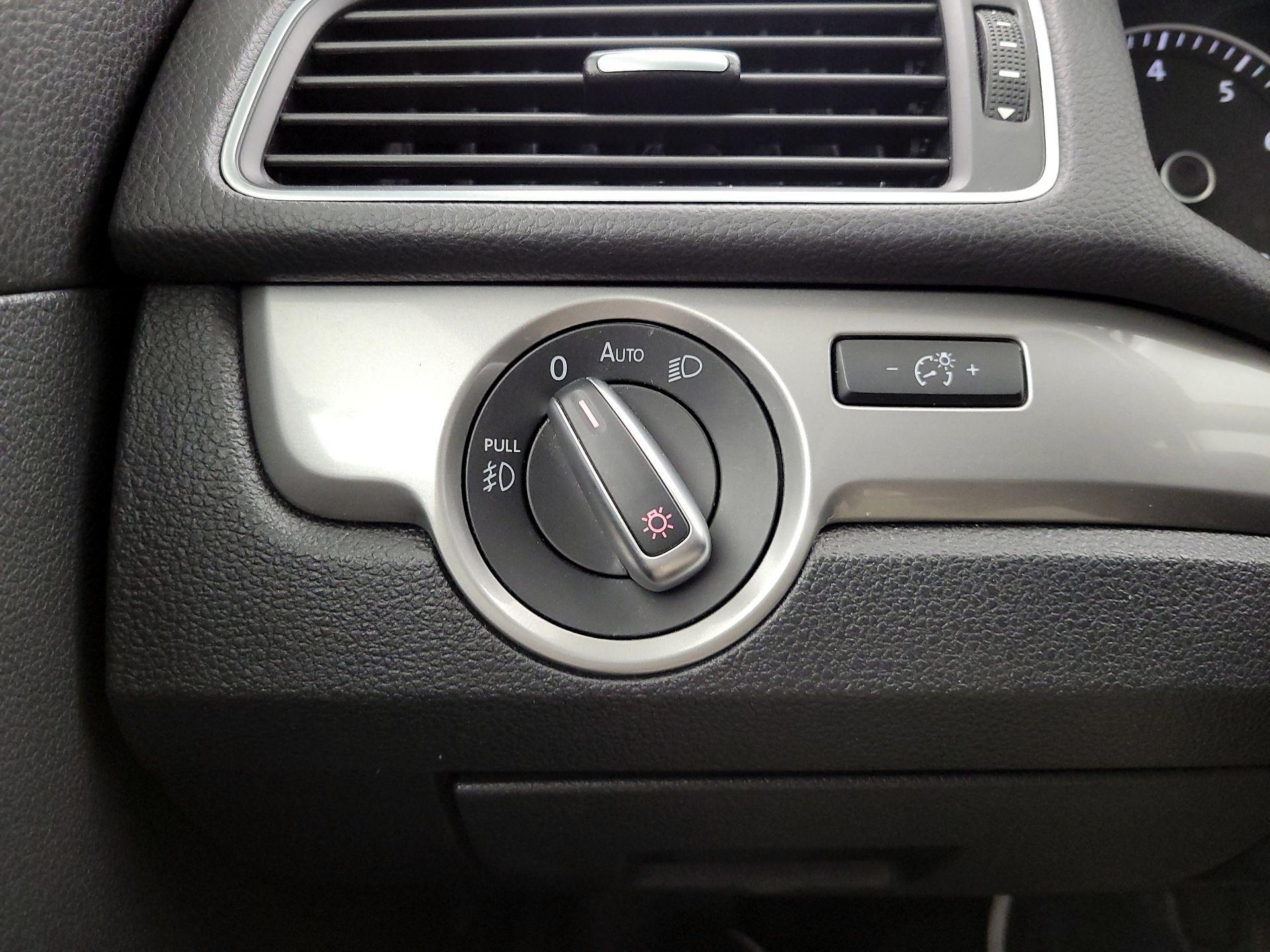 Thumbnail: 2015 Volkswagen Passat - 13