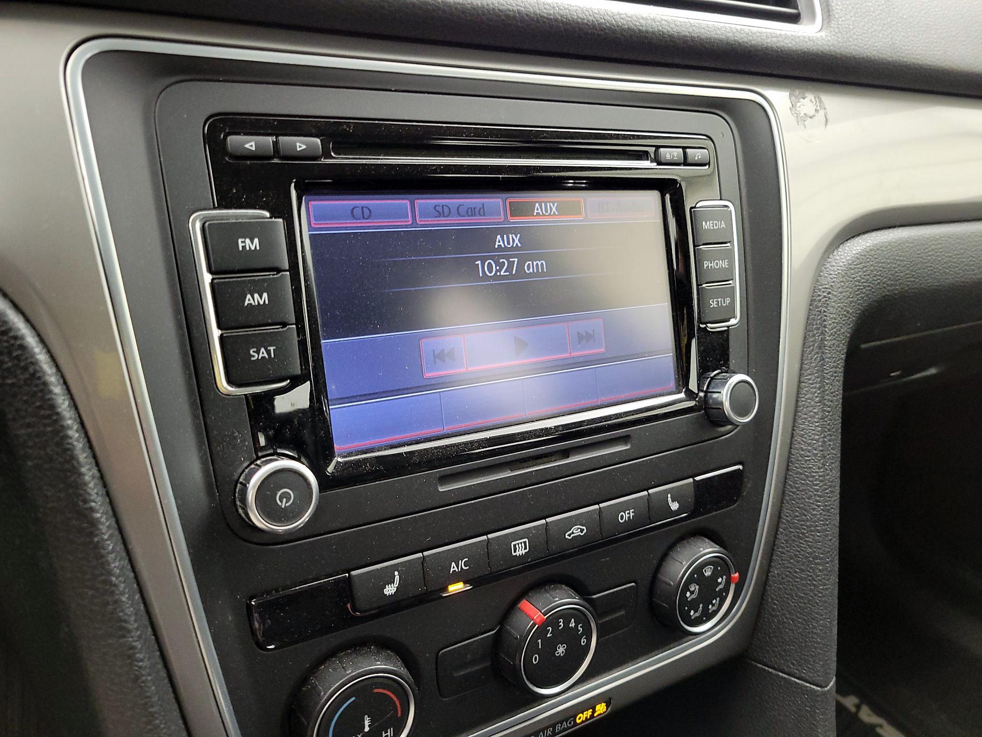 Thumbnail: 2015 Volkswagen Passat - 15
