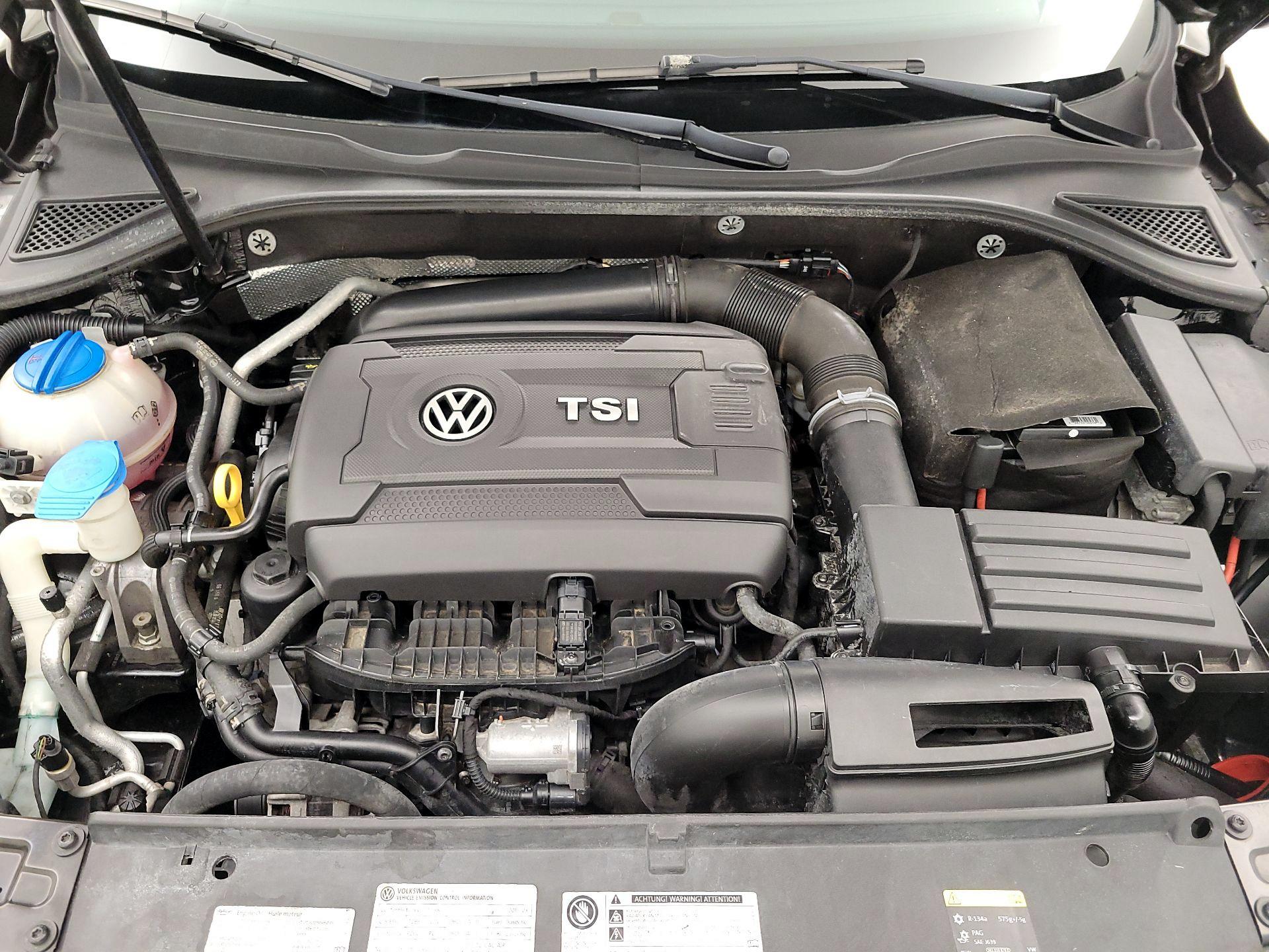 Thumbnail: 2015 Volkswagen Passat - 20