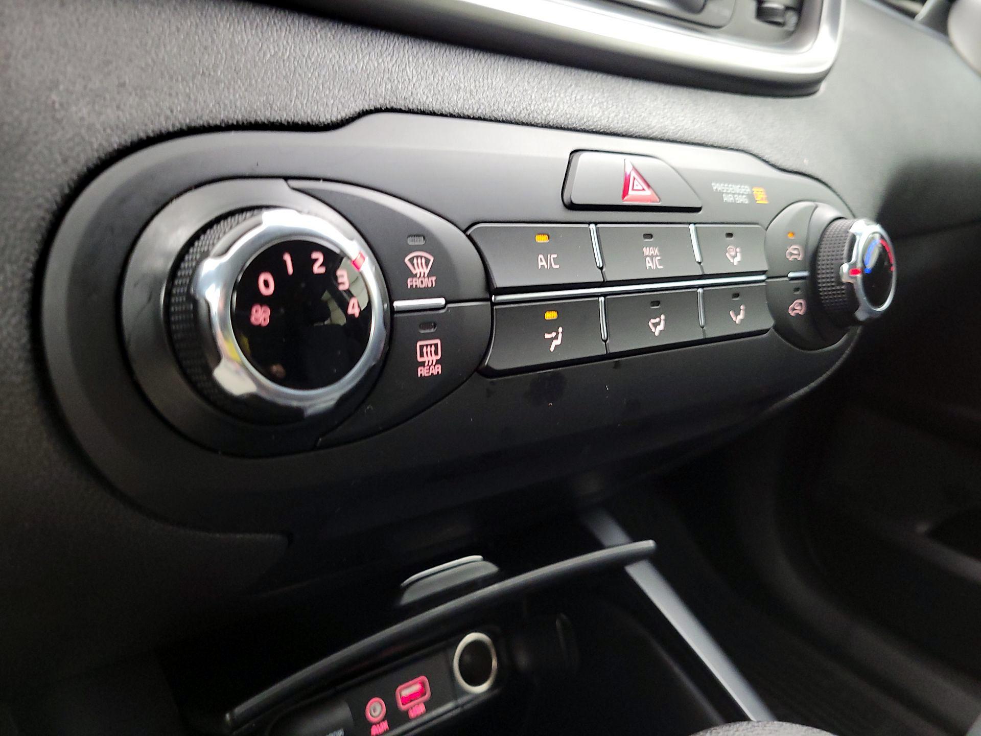 Thumbnail: 2019 Kia Sorento - 16
