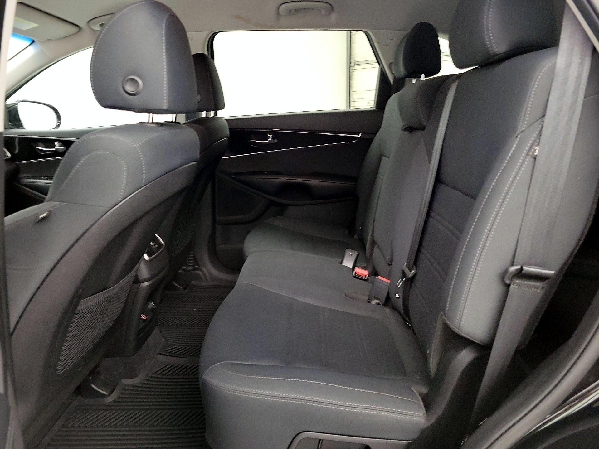 Thumbnail: 2019 Kia Sorento - 19