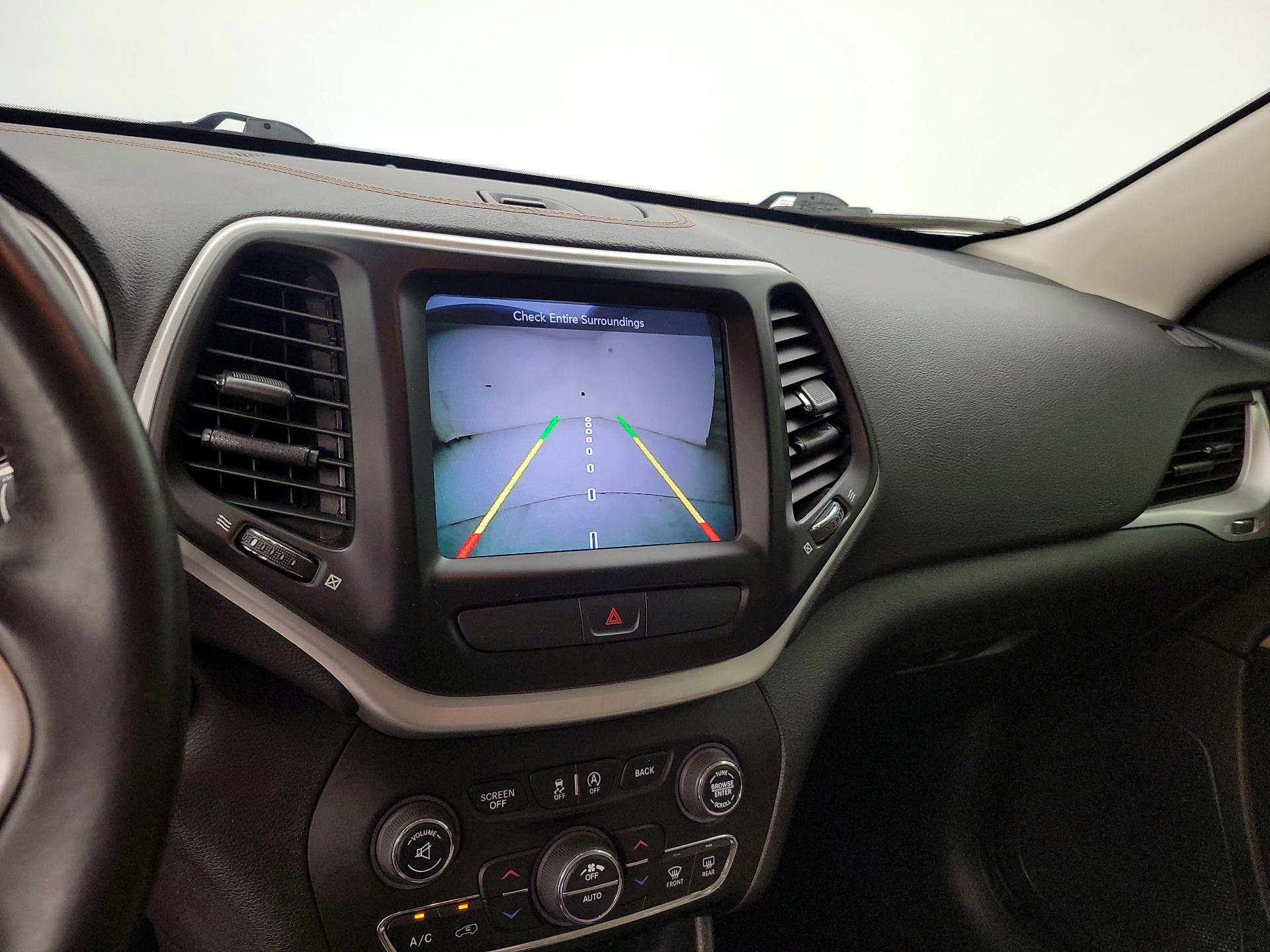Thumbnail: 2016 Jeep Cherokee - 13