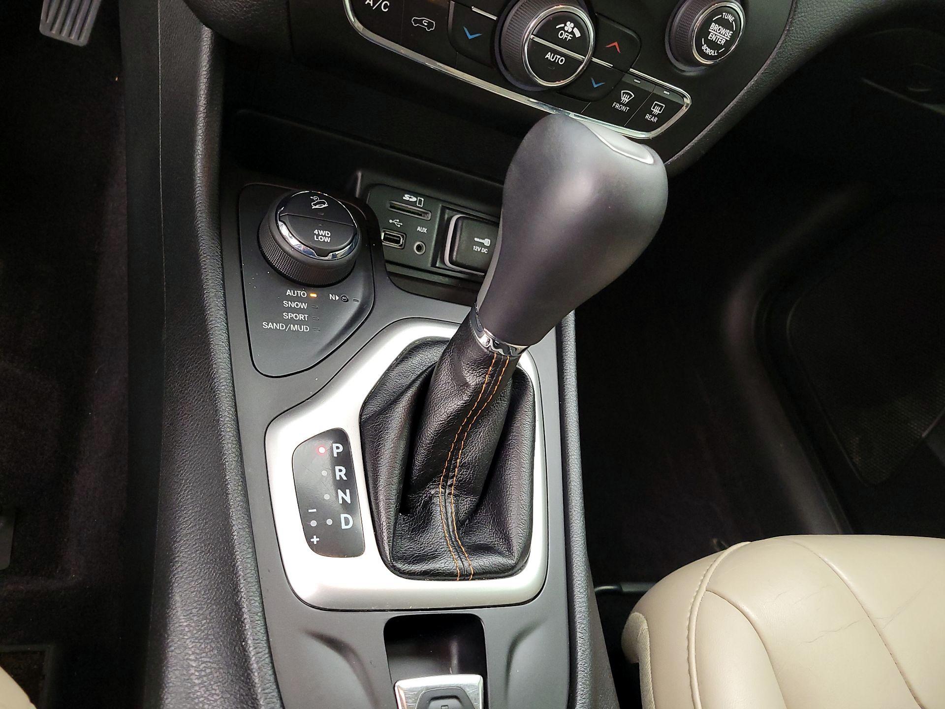 Thumbnail: 2016 Jeep Cherokee - 16