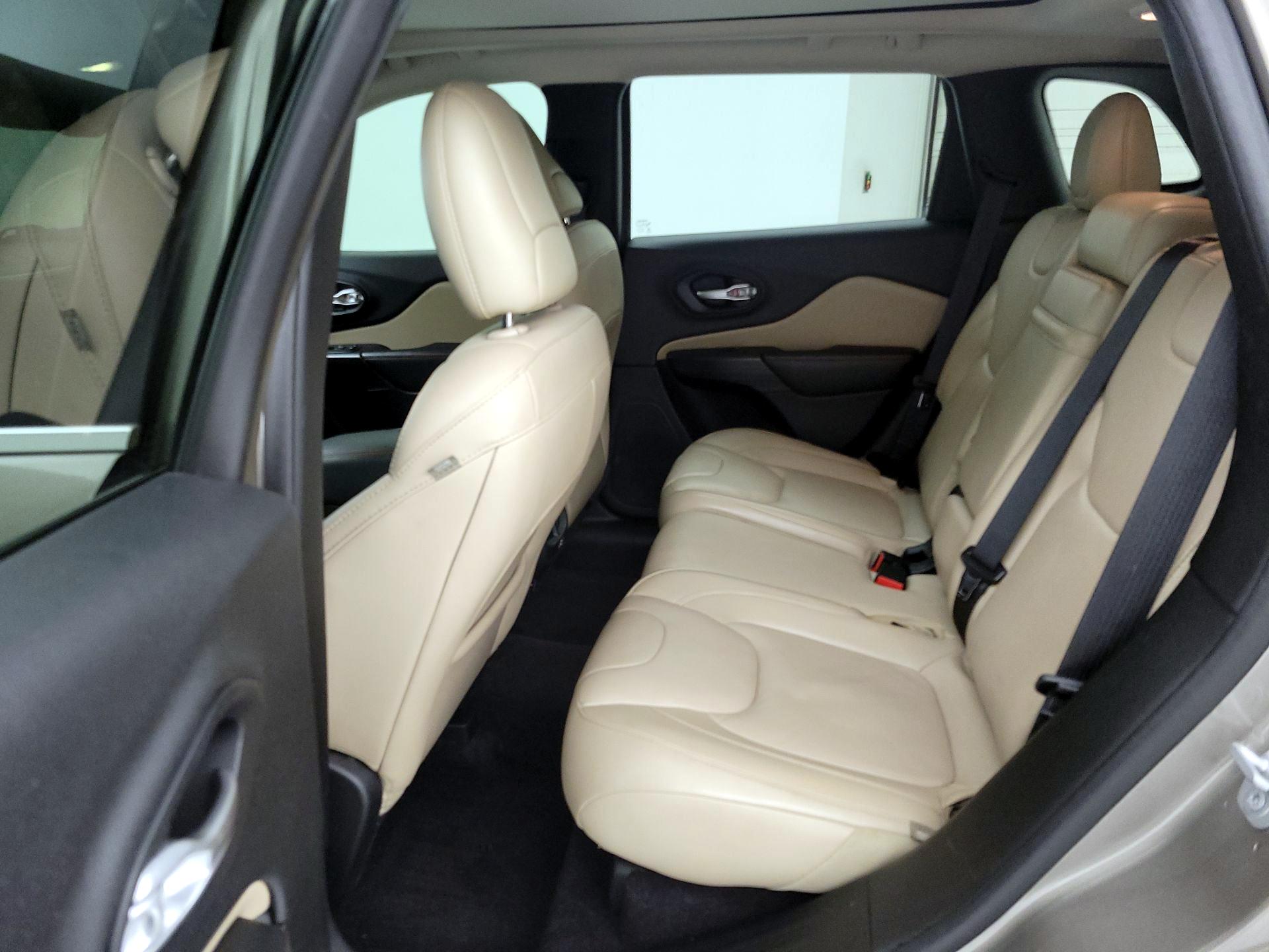 Thumbnail: 2016 Jeep Cherokee - 17