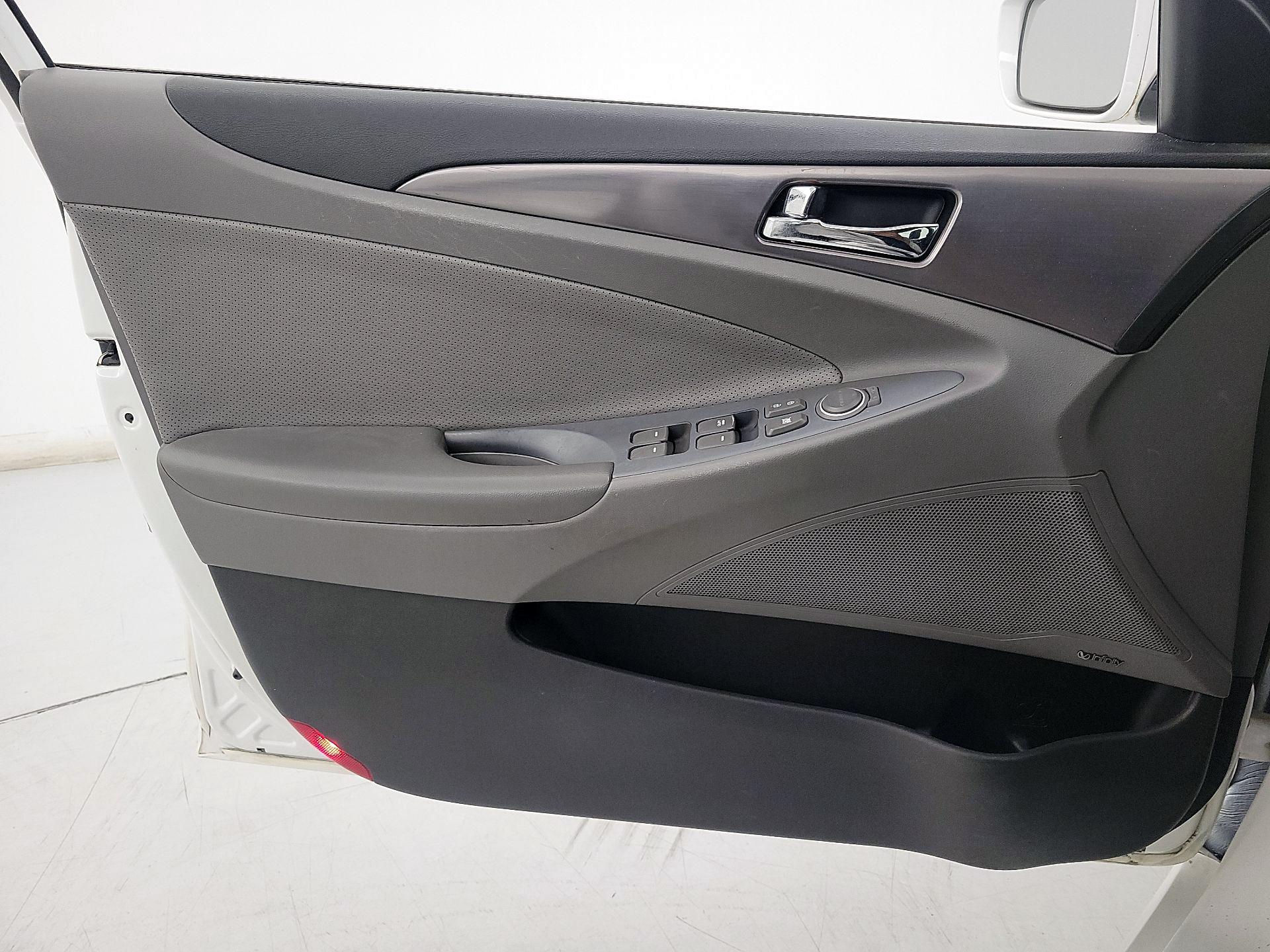 Thumbnail: 2015 Hyundai Sonata - 12