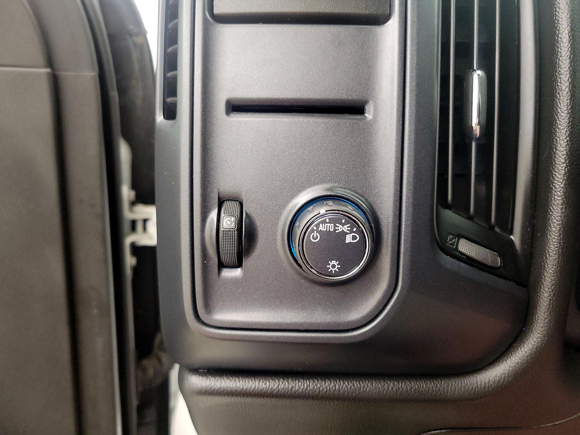 Thumbnail: 2019 Chevrolet Silverado 1500 - 13