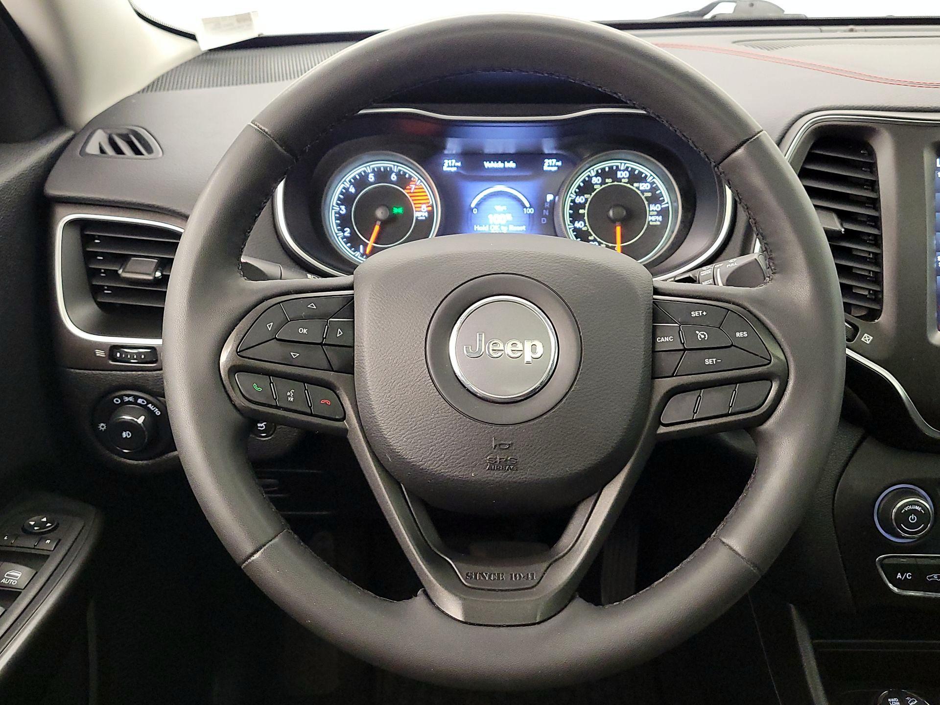 Thumbnail: 2022 Jeep Cherokee - 10