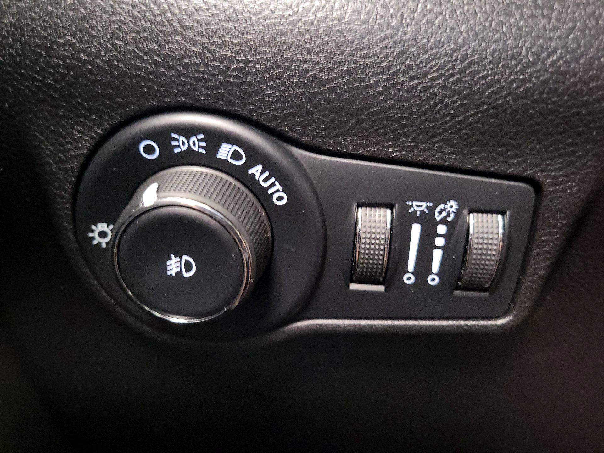 Thumbnail: 2022 Jeep Compass - 13