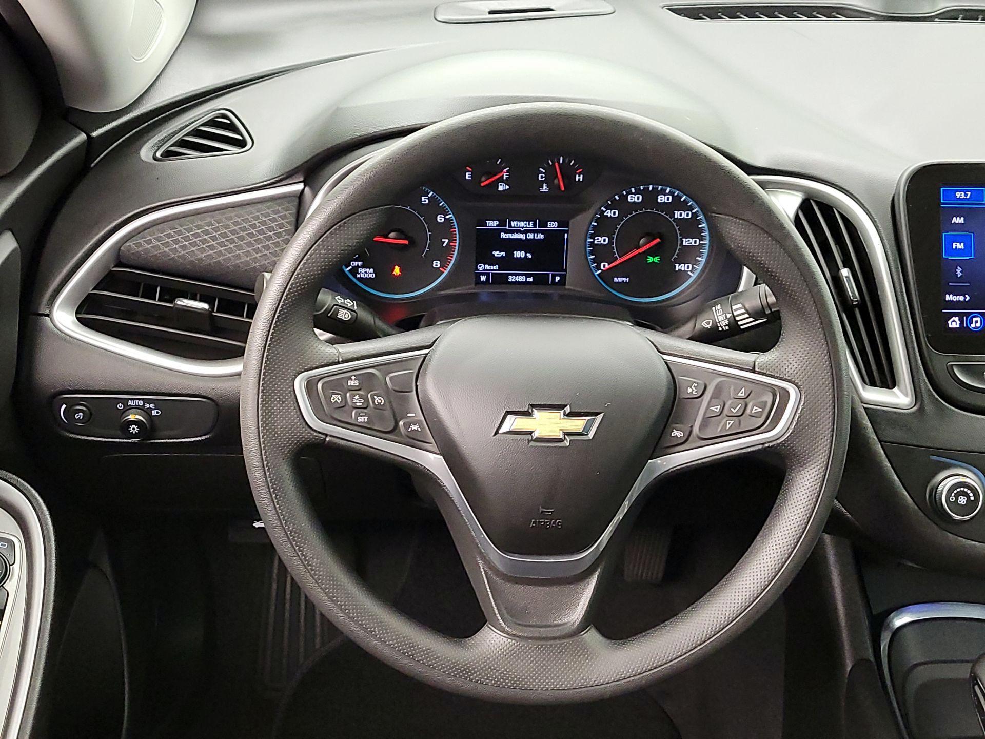 Thumbnail: 2022 Chevrolet Malibu - 10