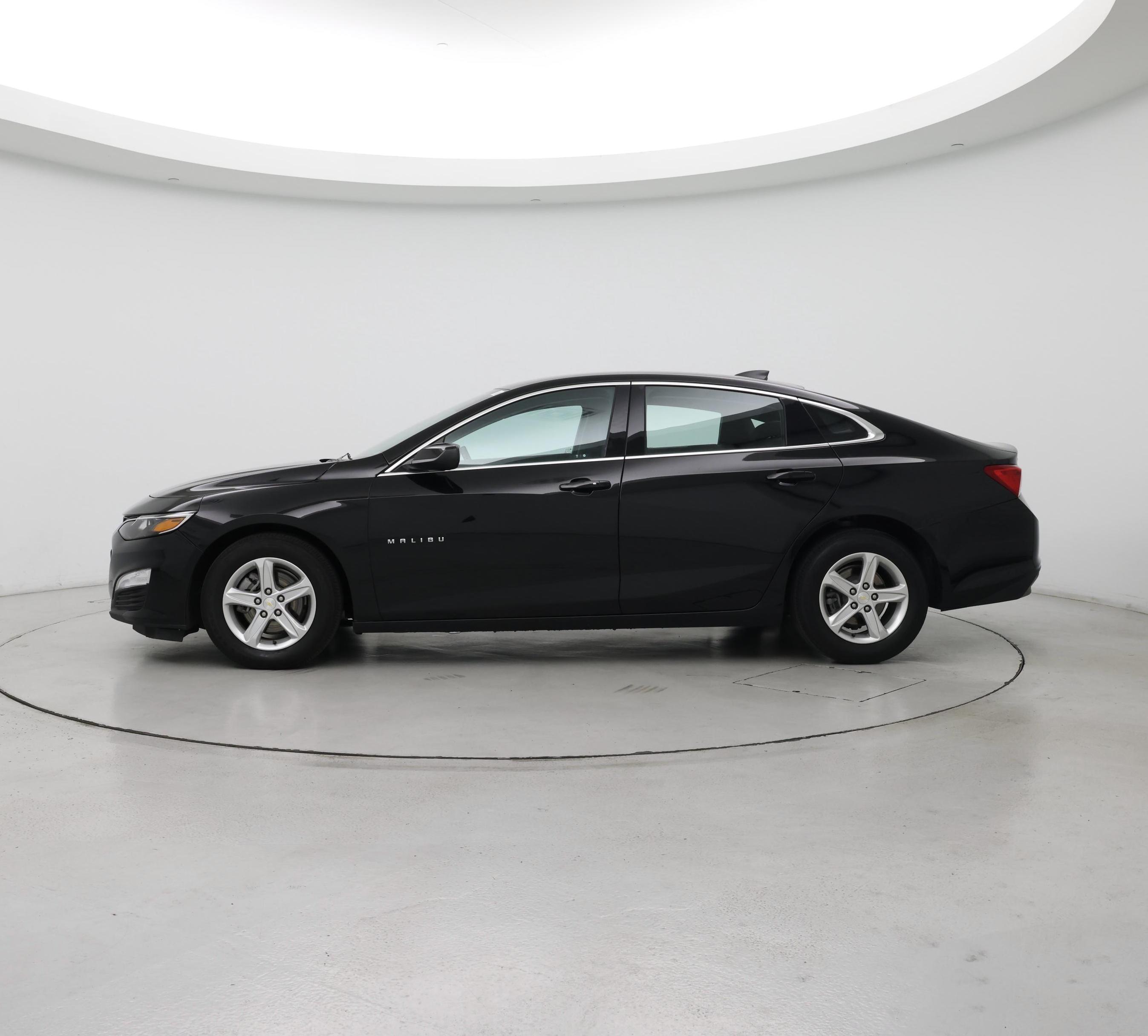 Thumbnail: 2022 Chevrolet Malibu - 3