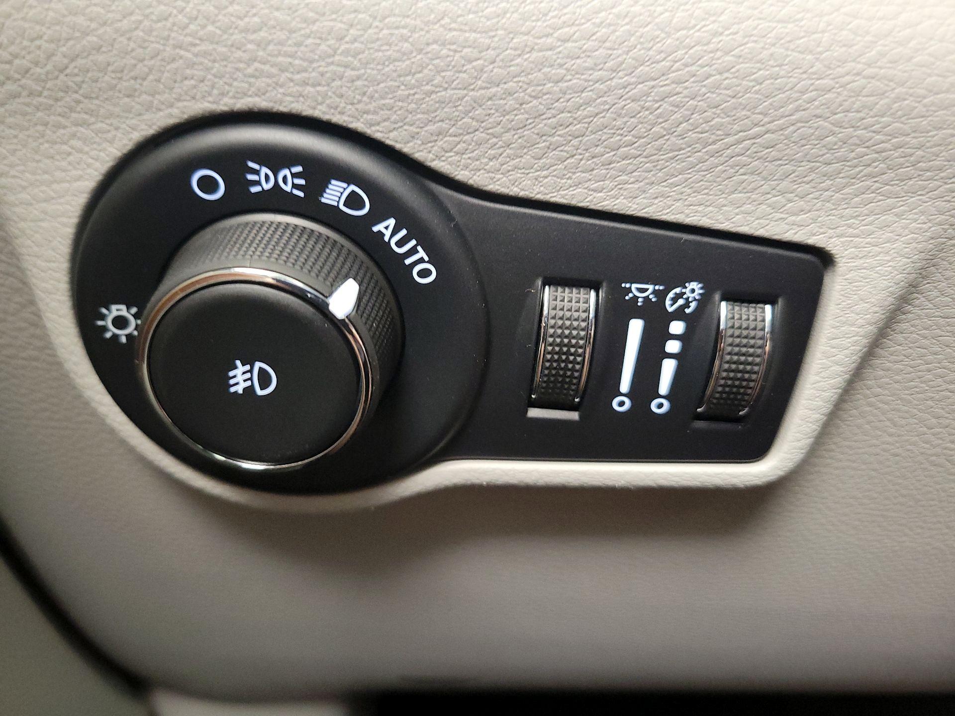 Thumbnail: 2022 Jeep Compass - 13