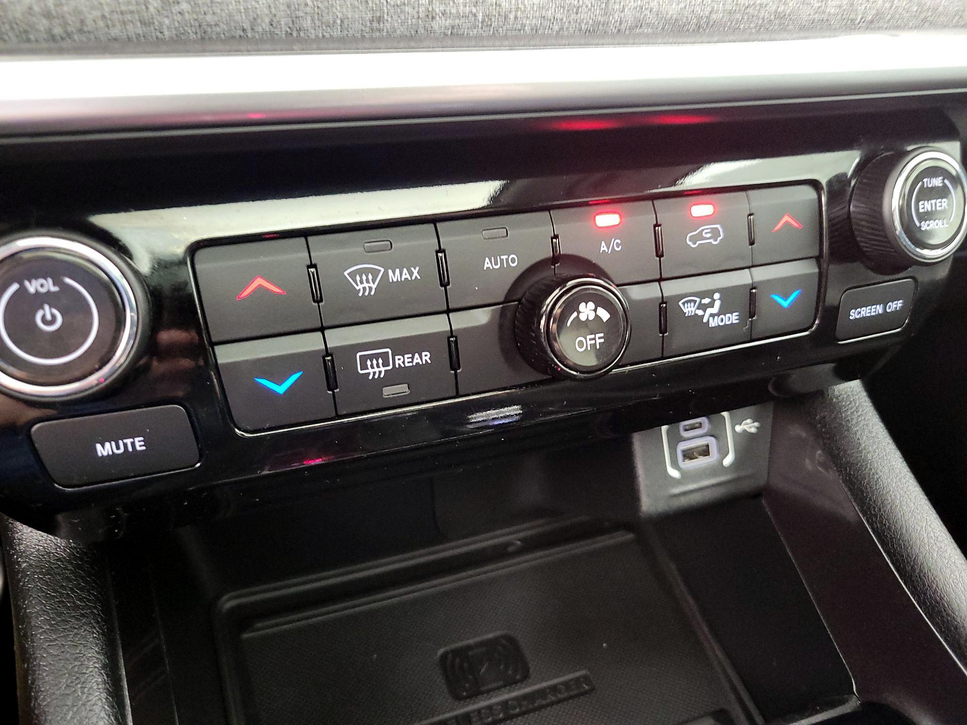 Thumbnail: 2022 Jeep Compass - 16