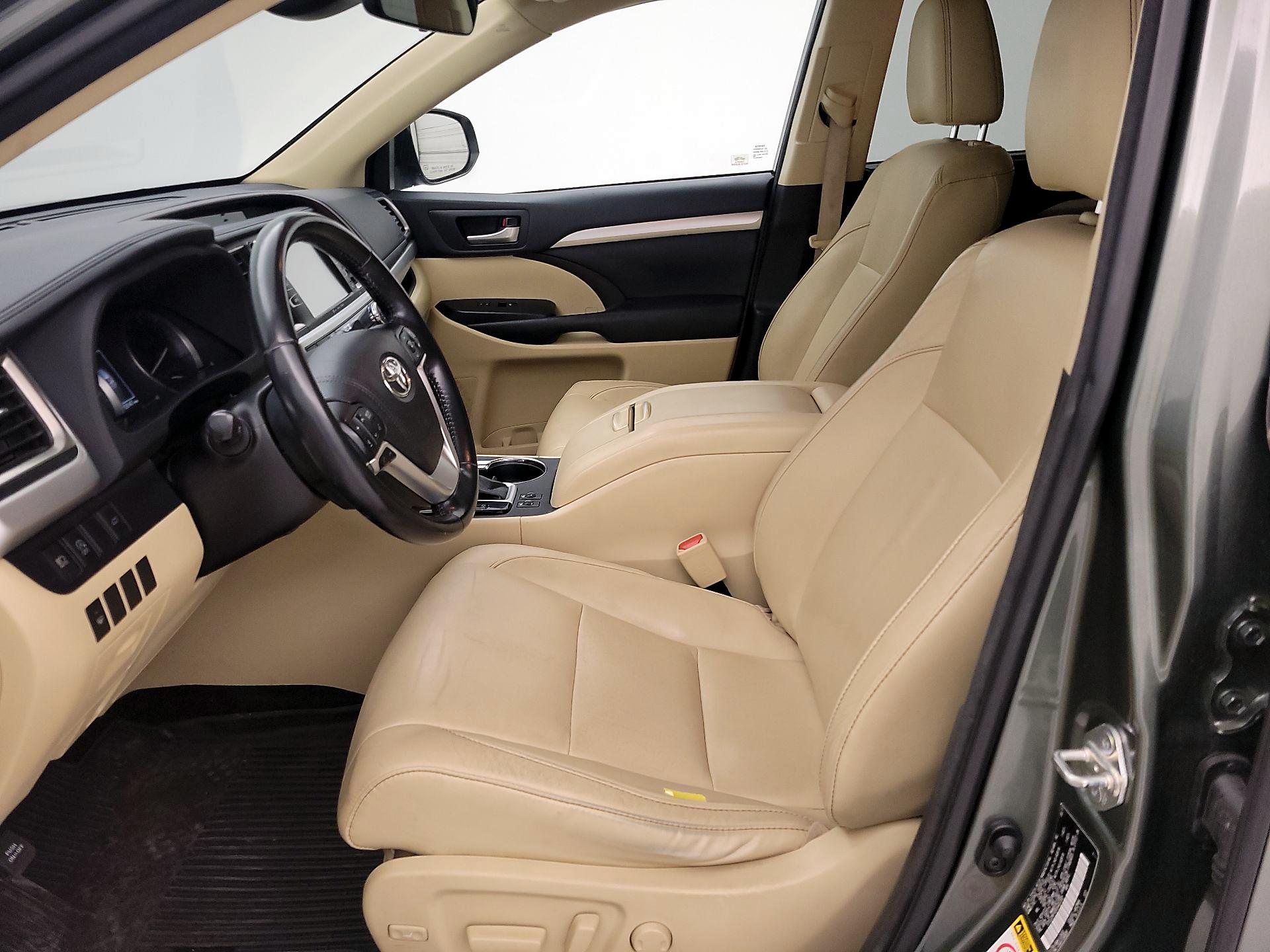 Thumbnail: 2017 Toyota Highlander - 11