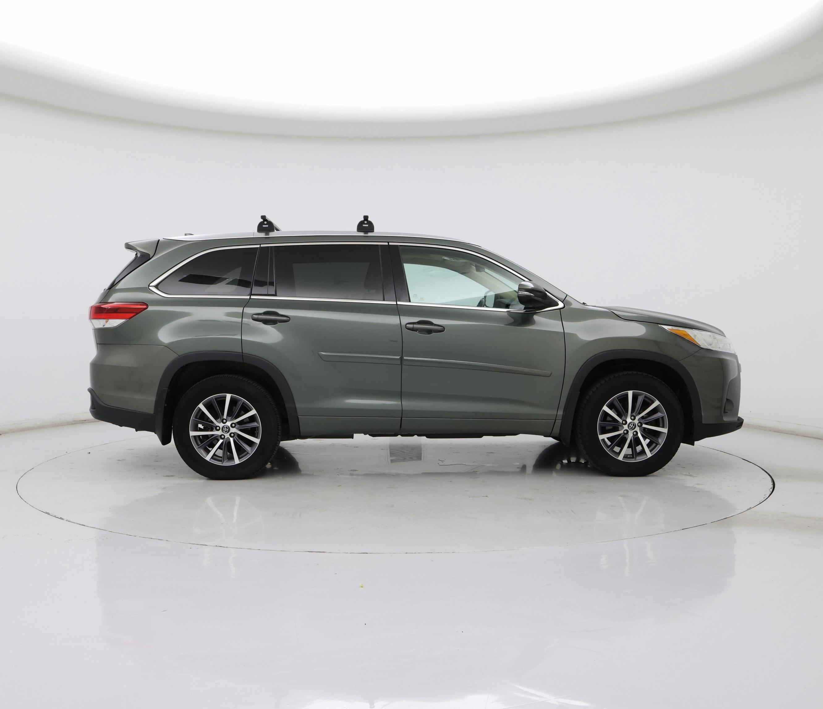 Thumbnail: 2017 Toyota Highlander - 7