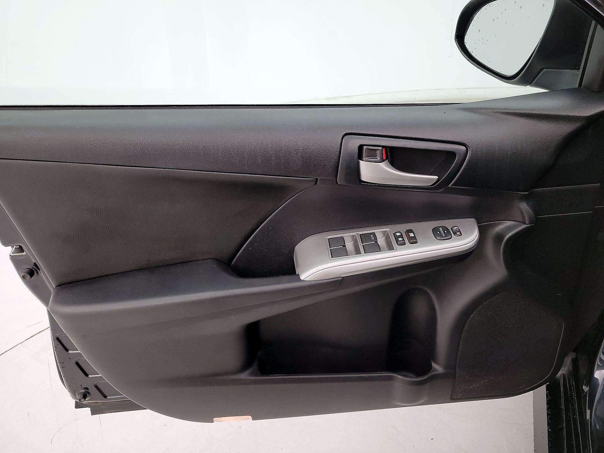 Thumbnail: 2014 Toyota Camry - 12