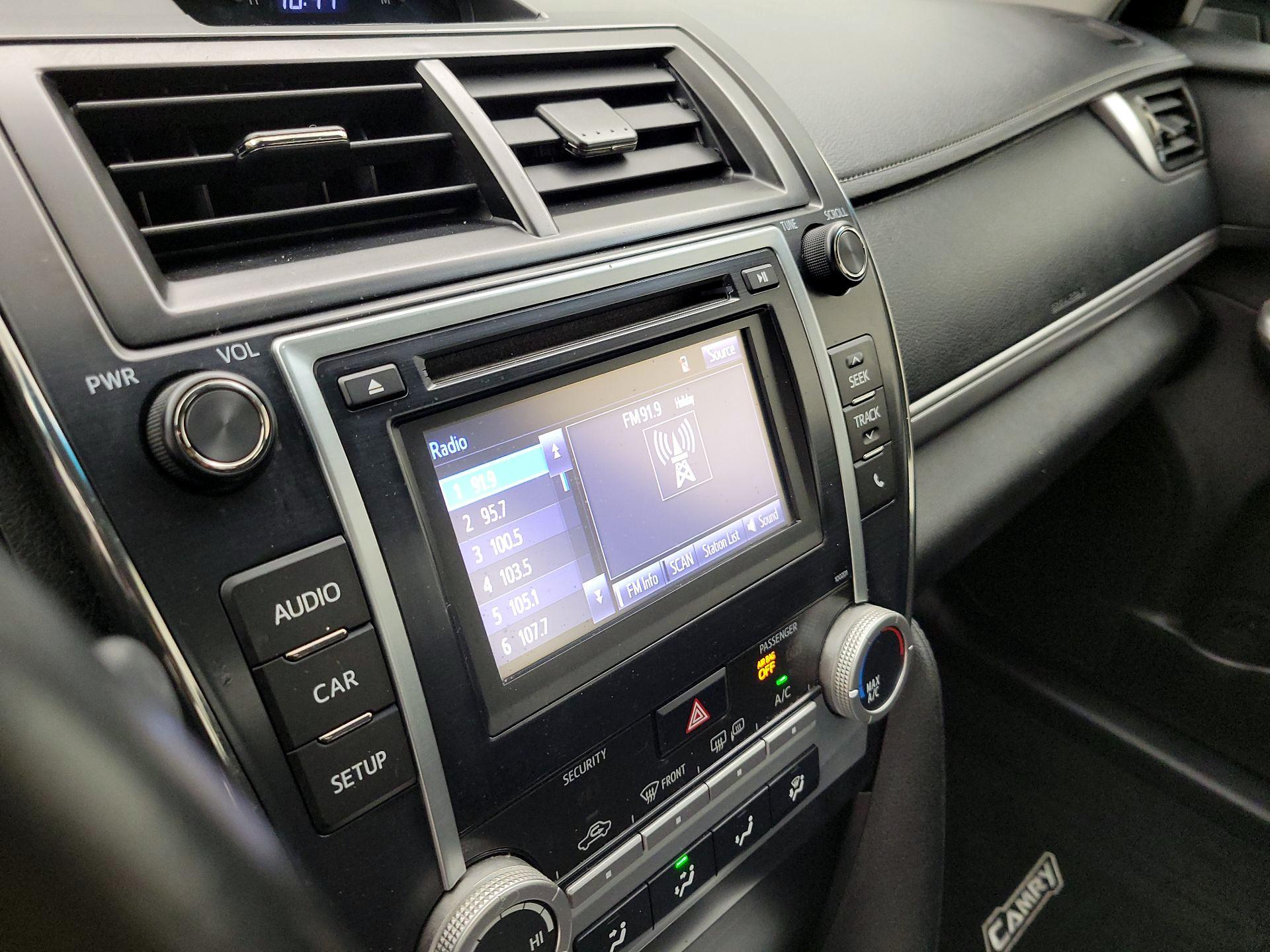 Thumbnail: 2014 Toyota Camry - 13