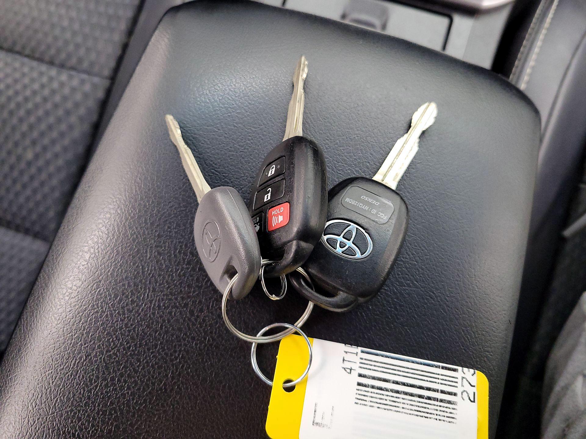 Thumbnail: 2014 Toyota Camry - 18