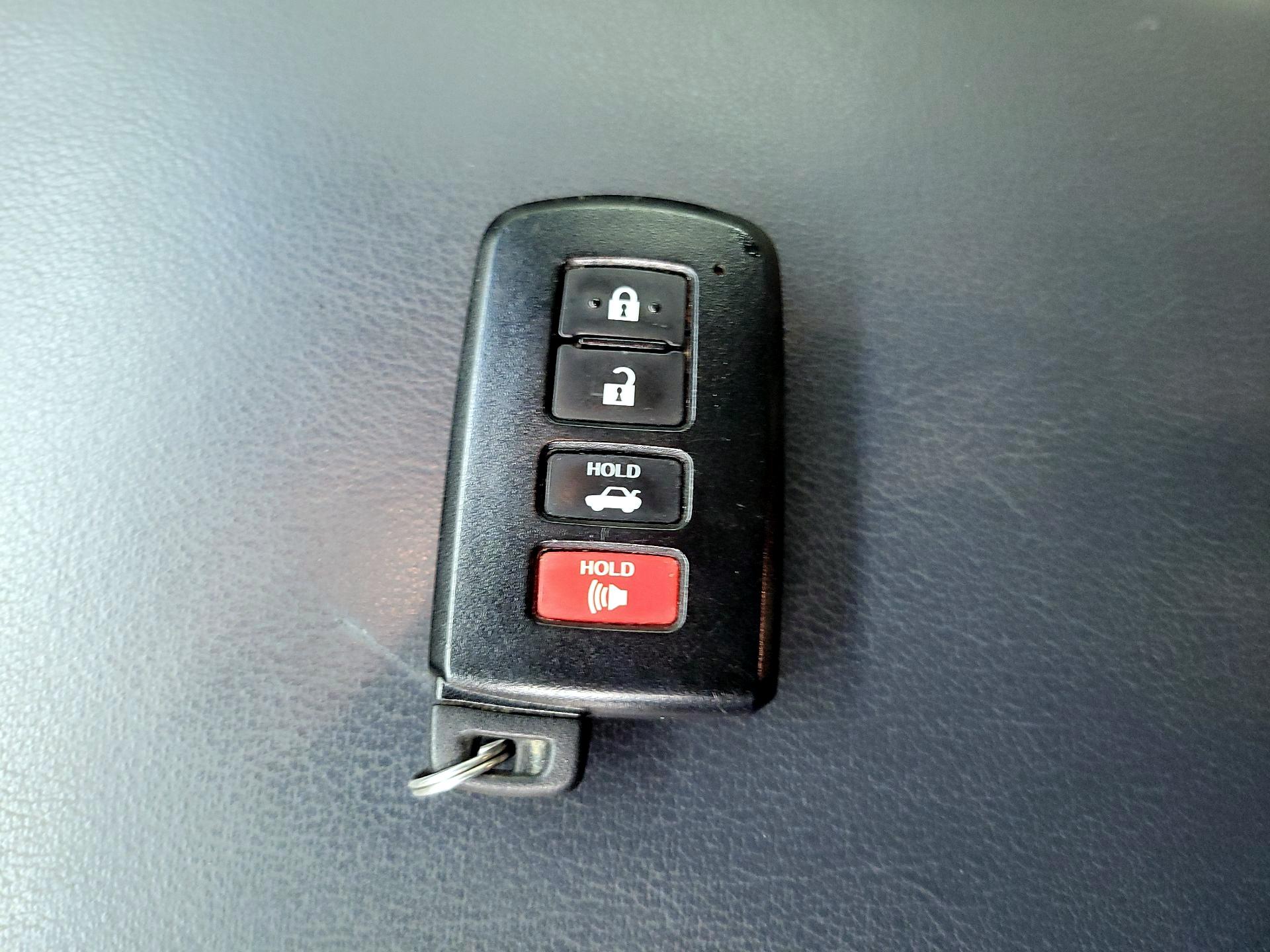 Thumbnail: 2013 Toyota Avalon - 19