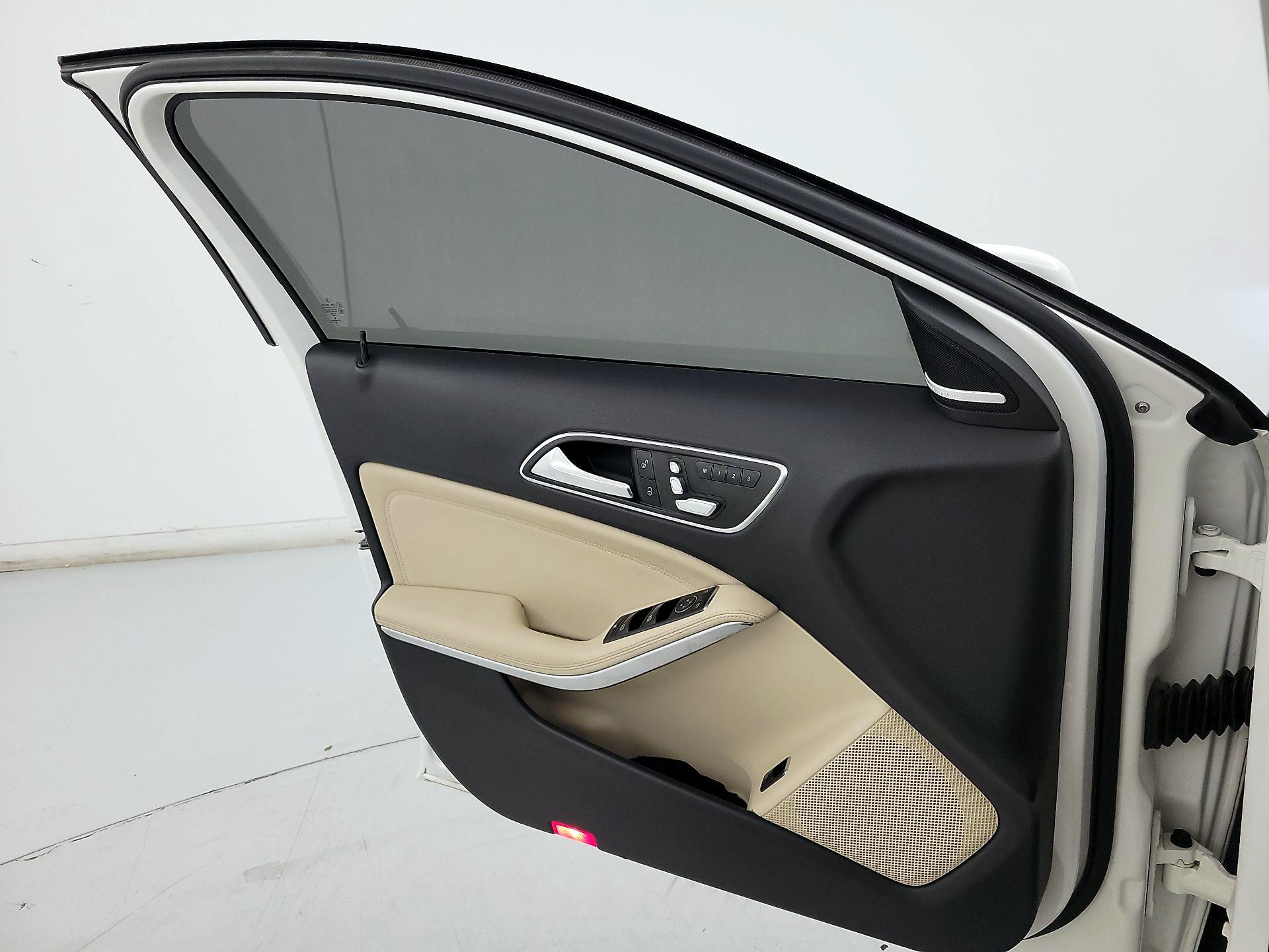 Thumbnail: 2019 Mercedes-Benz GLA - 12